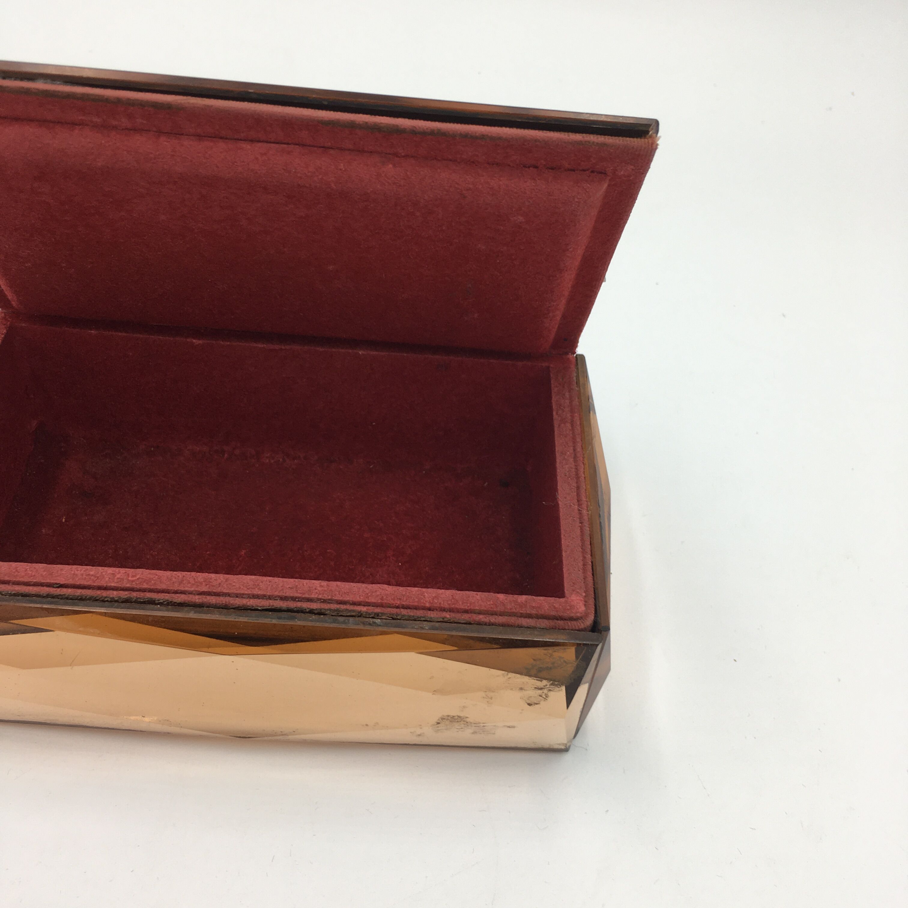 Mirror jewelry box in pink relief