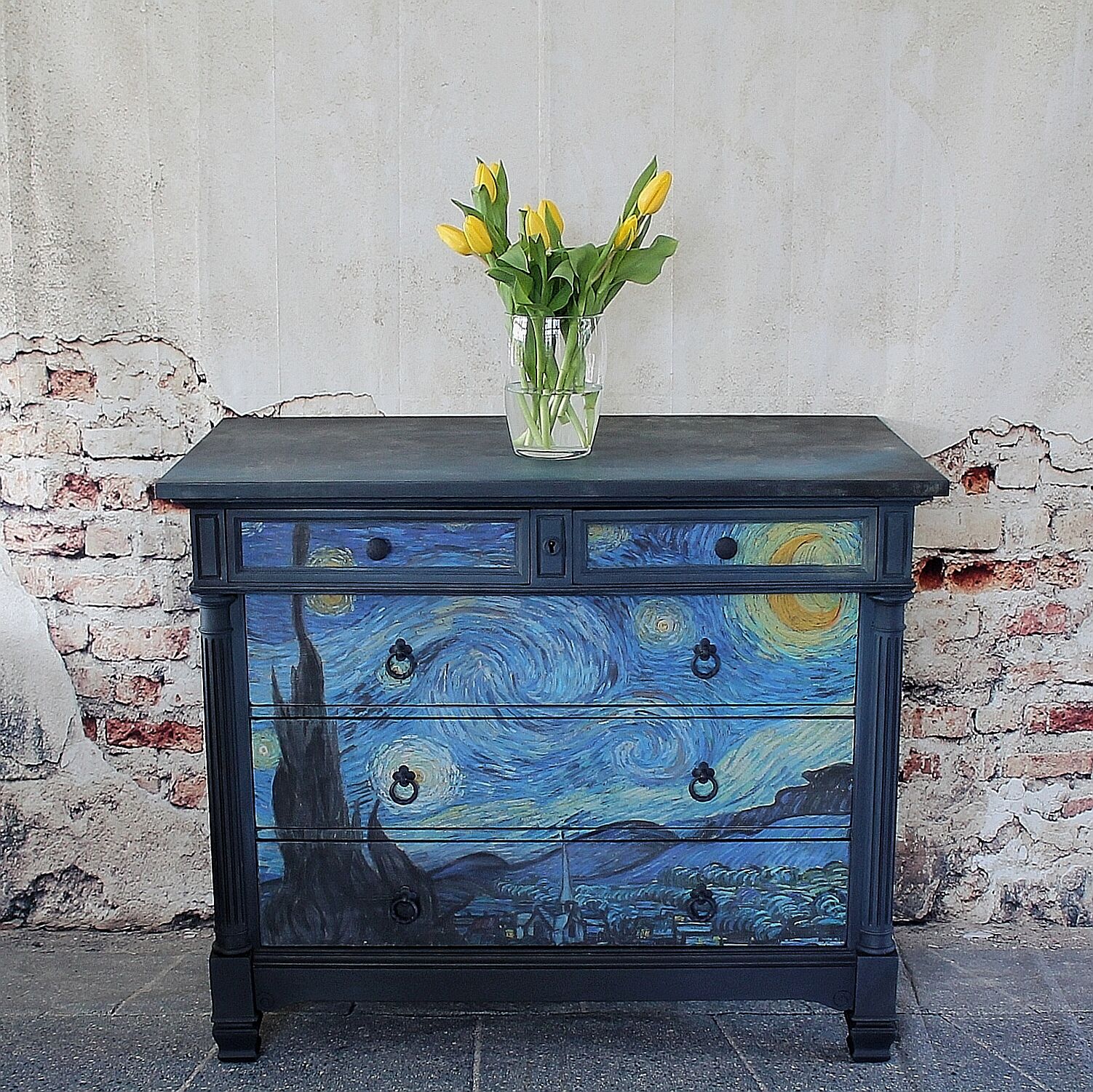 Chest of drawers