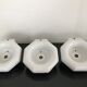 Lot de 3 appliques en faience blanche