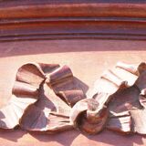 Wooden knot frontoon