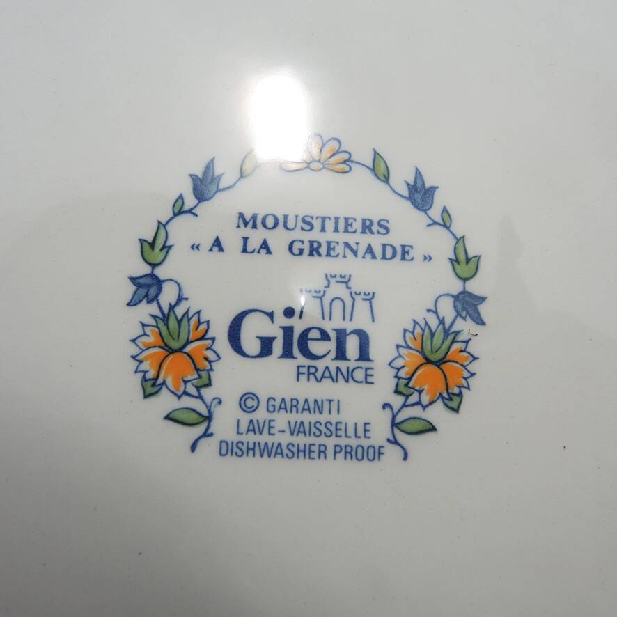 Old Gien dish “Moustiers – With pomegranate – The Templars”
