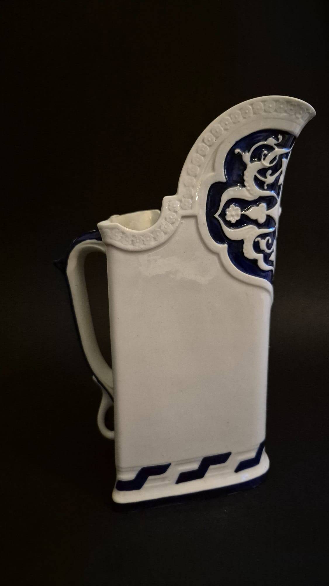 Aiguière de la Worcester Royal Porcelain Co. 1870