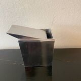 XO ashtray by Starck Model Ray Hollis