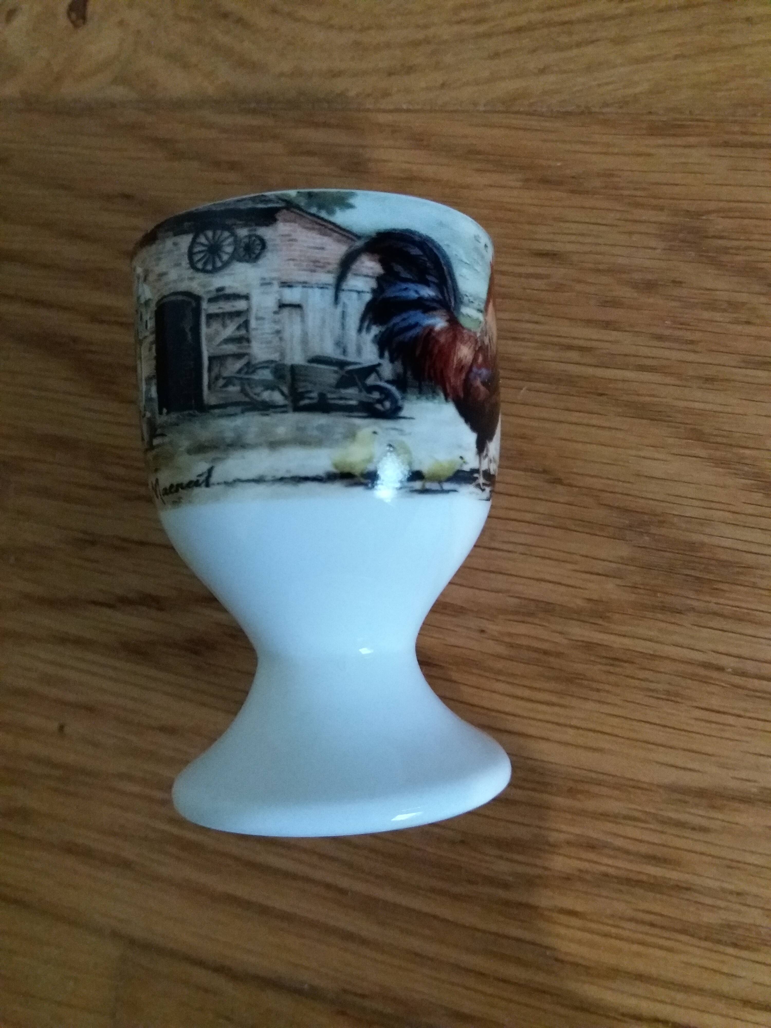 Coquetier faience blanche decoration hen rooster and chicks