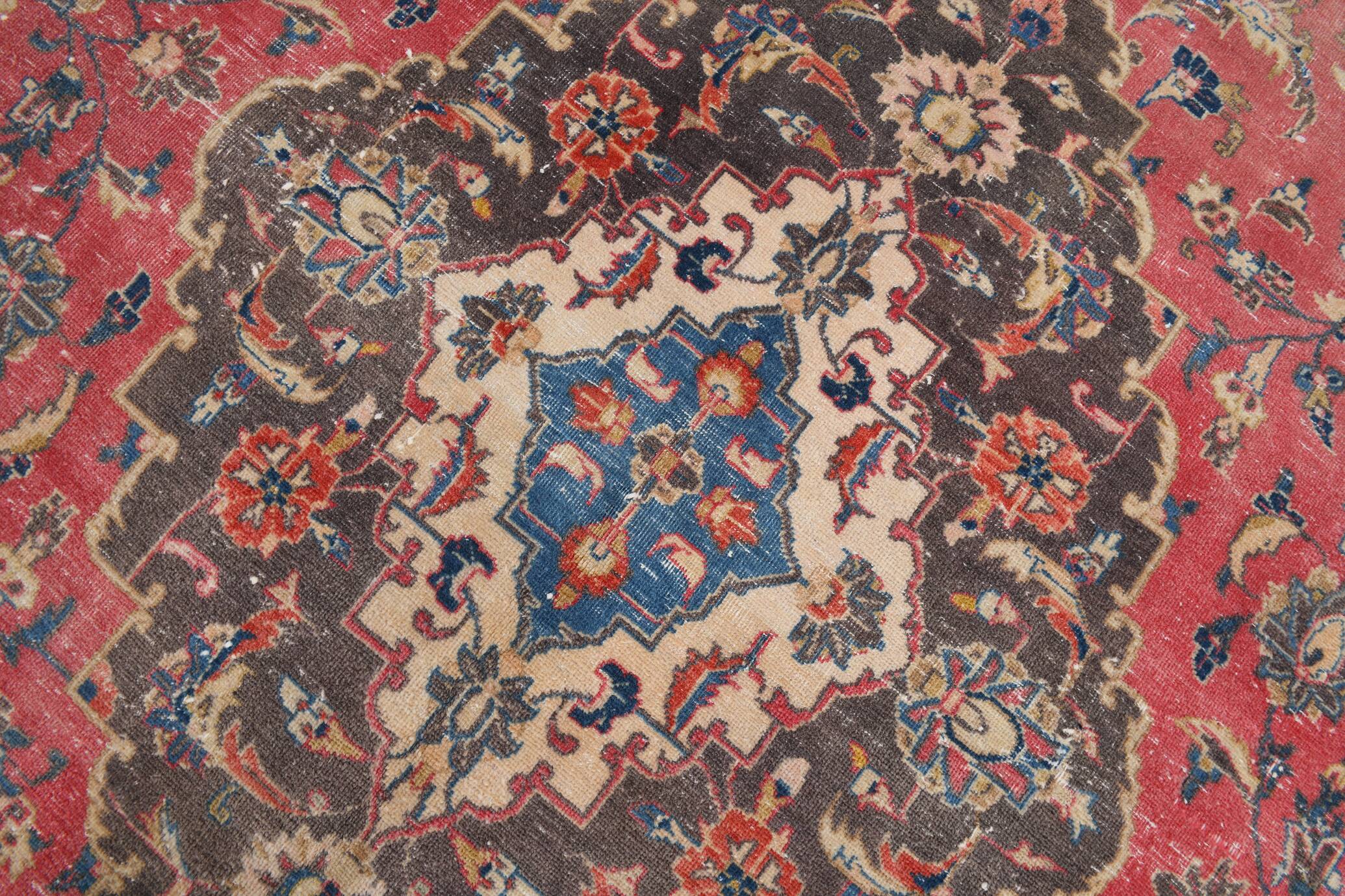 Tapis persan vintage en laine noué main, rouge, motifs floraux, 291x384 cm