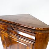 Antique late empire corner cabinet of mahogany and in great vintage condition from the 1840s.