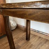 Table brutaliste