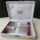 Coffret de 12 fourchettes à gateaux en métal argenté