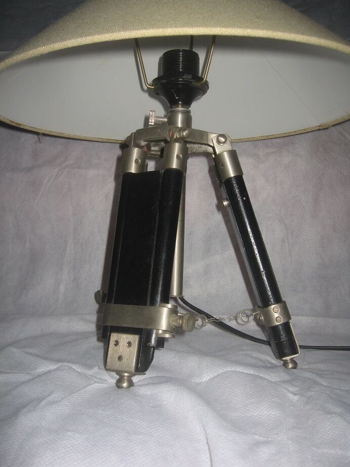 Lamp tripod telescopic feet
