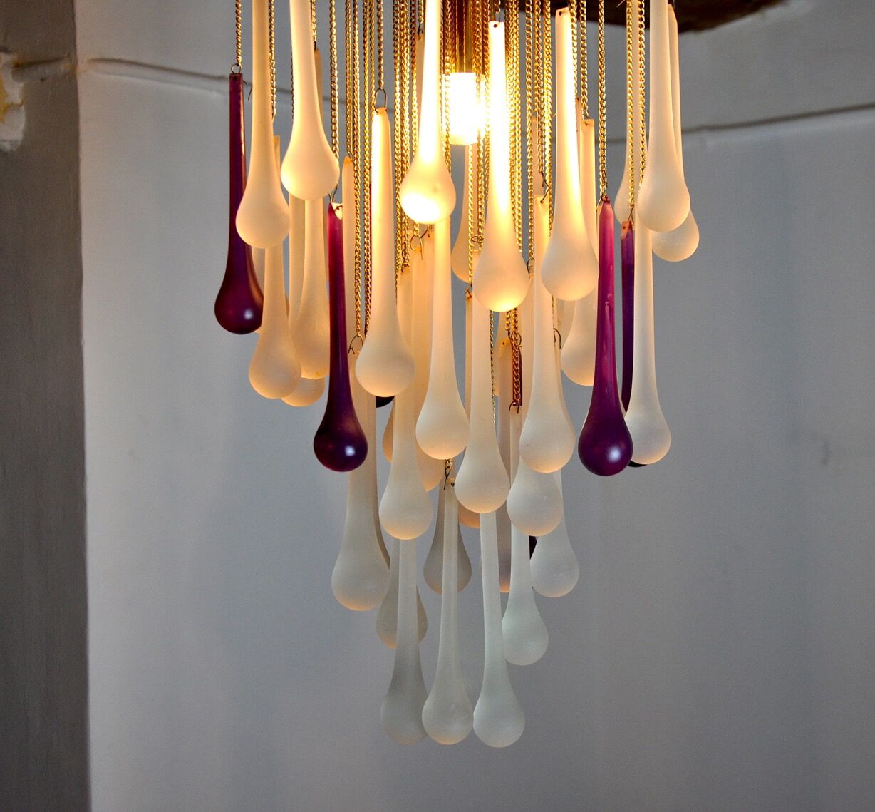 Venini waterfall ceiling lamp, murano crystals, two-tone purple and white, Italy, 1960