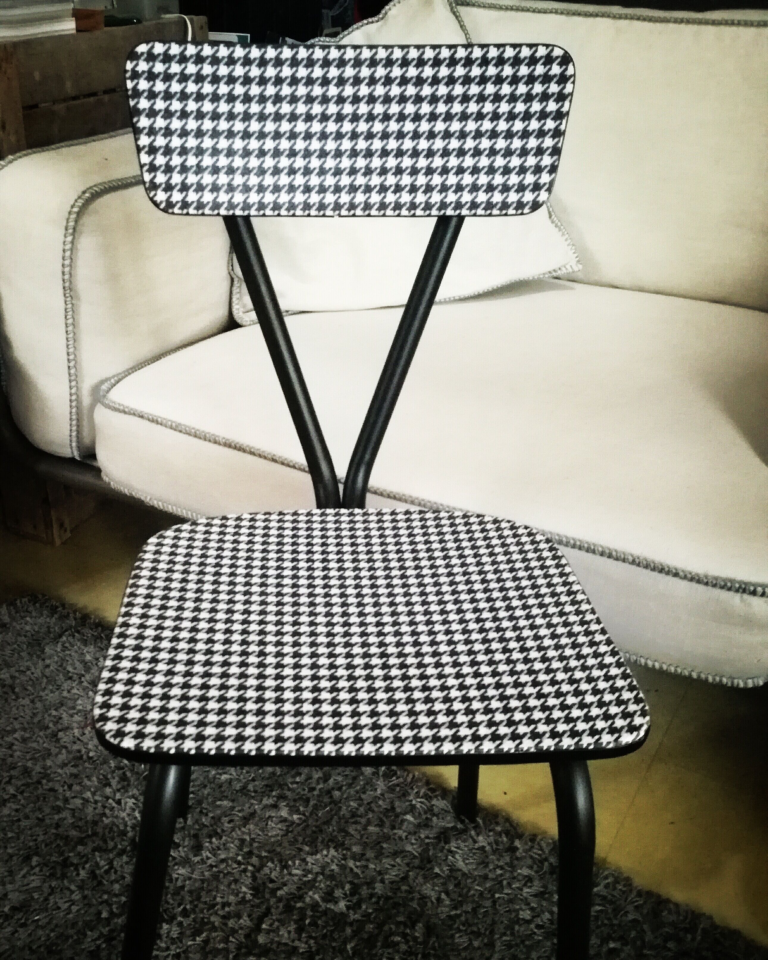 Chaise vintage pied de poule