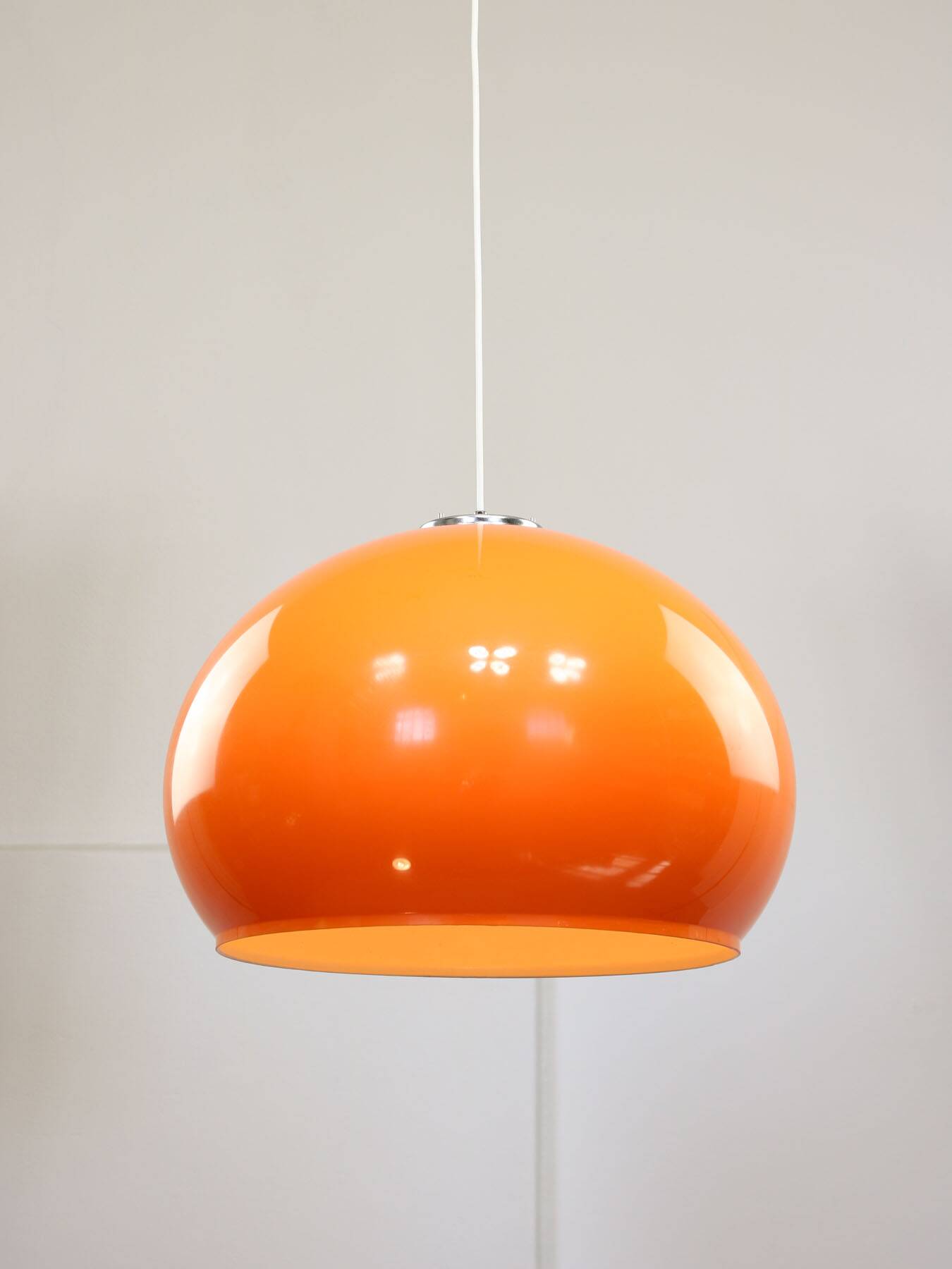 Suspension géante orange Space Age de Guzzini, années 70