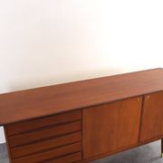 Buffet en teck du milieu du siècle par Fredrik A. Kayser, Norvège, années 1960.