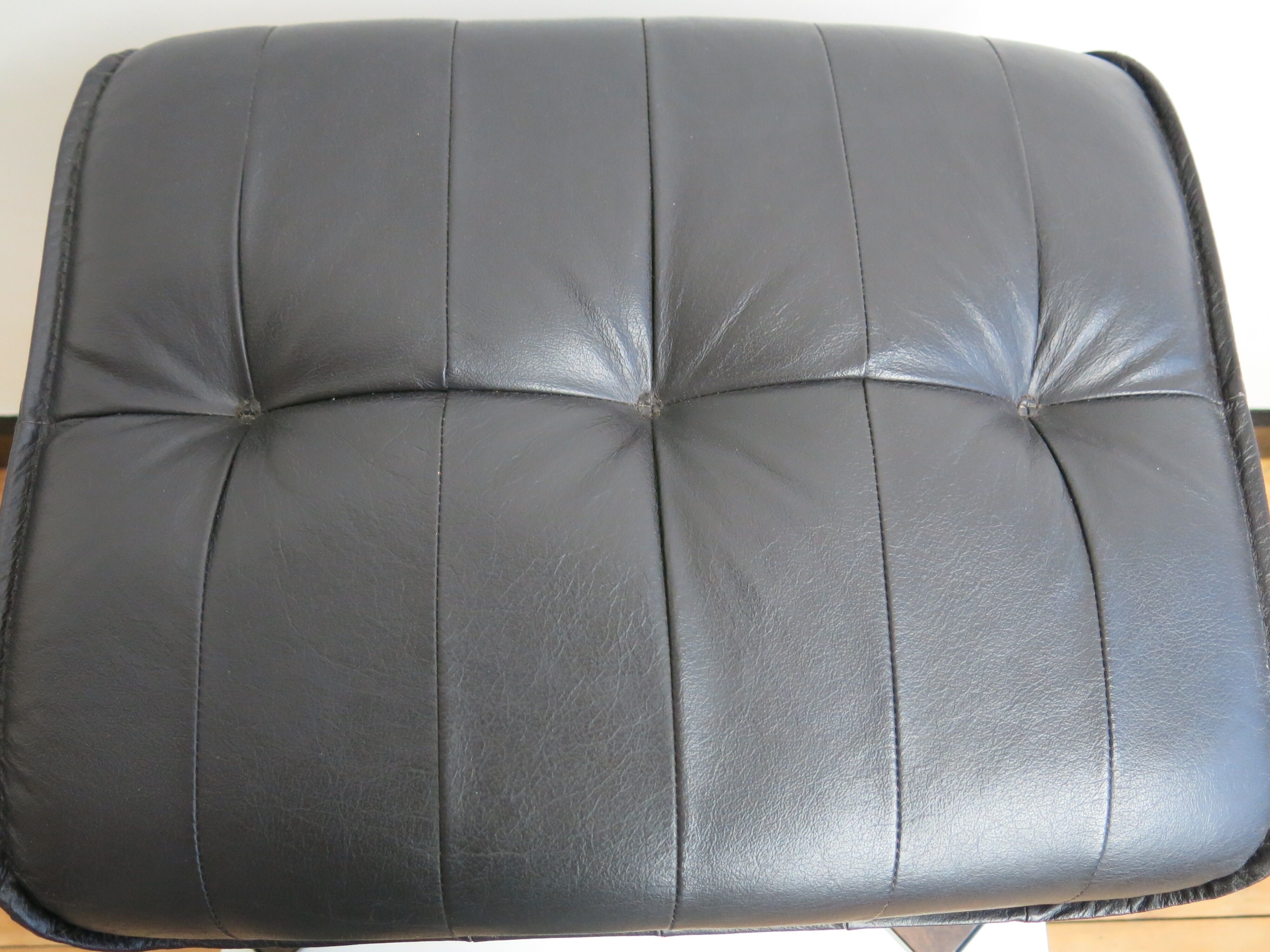 Ottoman Unico in chocolate colored leather