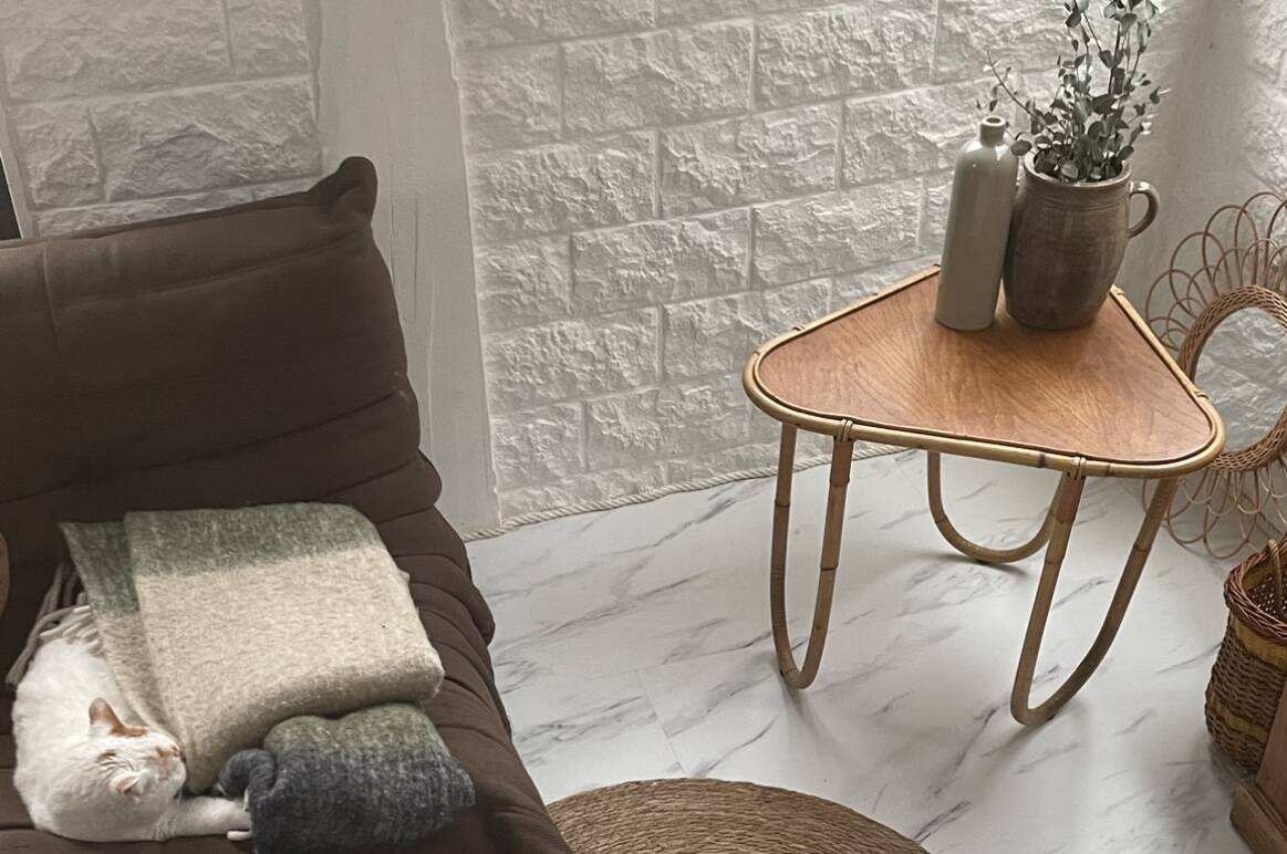 Small banbou tripod table from the 70s