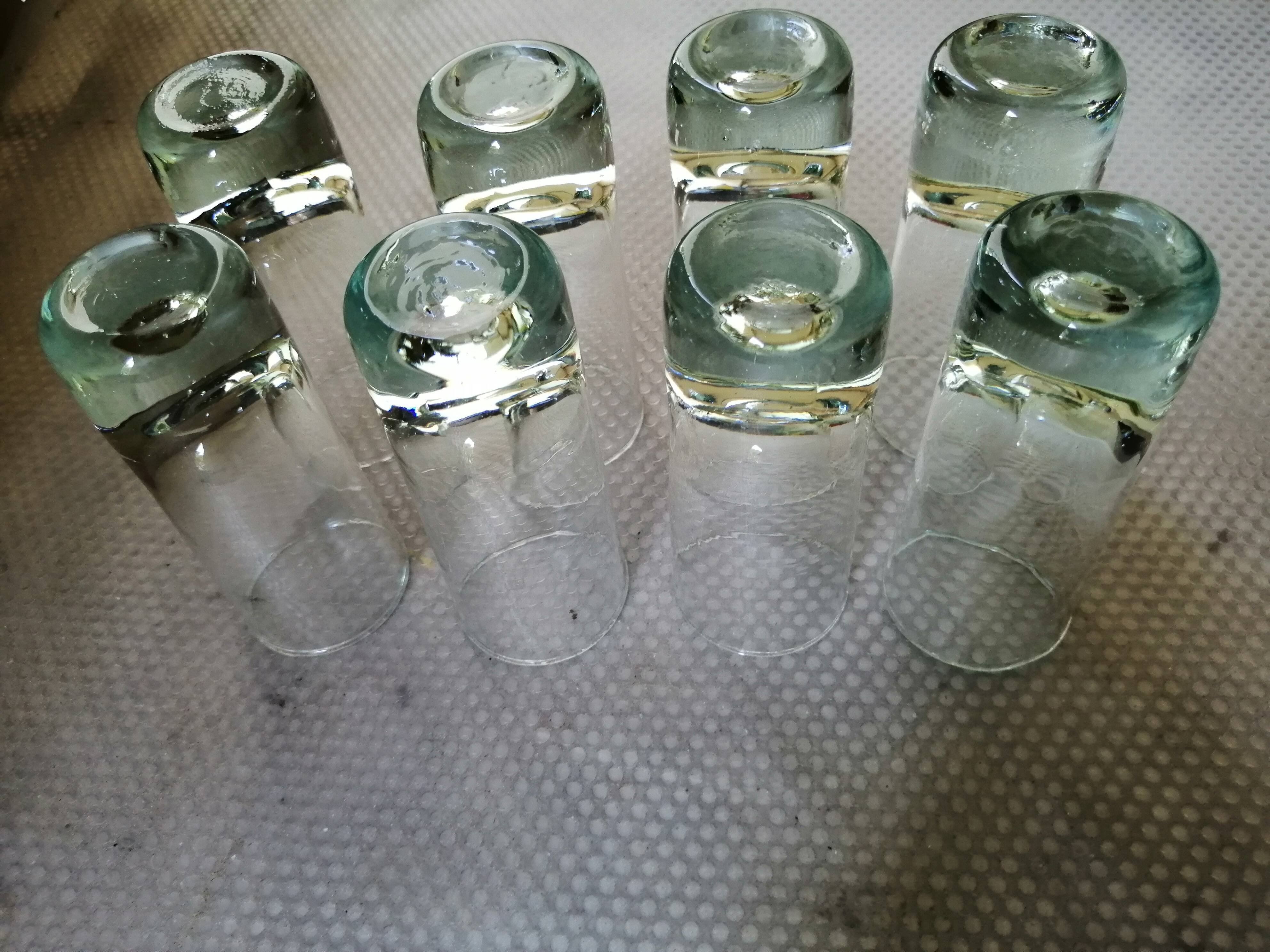 Série de huit verres à liqueur "tube"