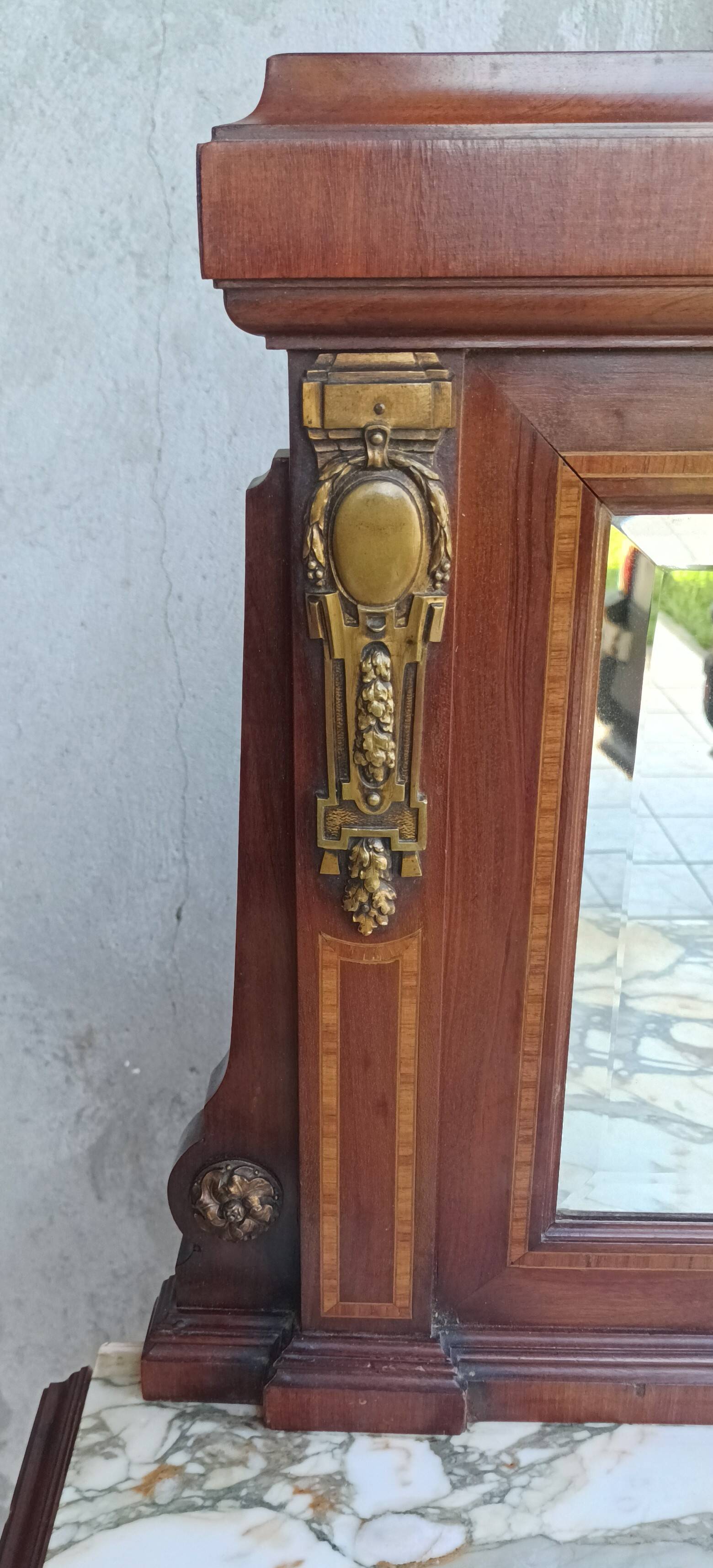 Buffet desserte Louis XVI en placage d'acajou et marqueterie de bois précie