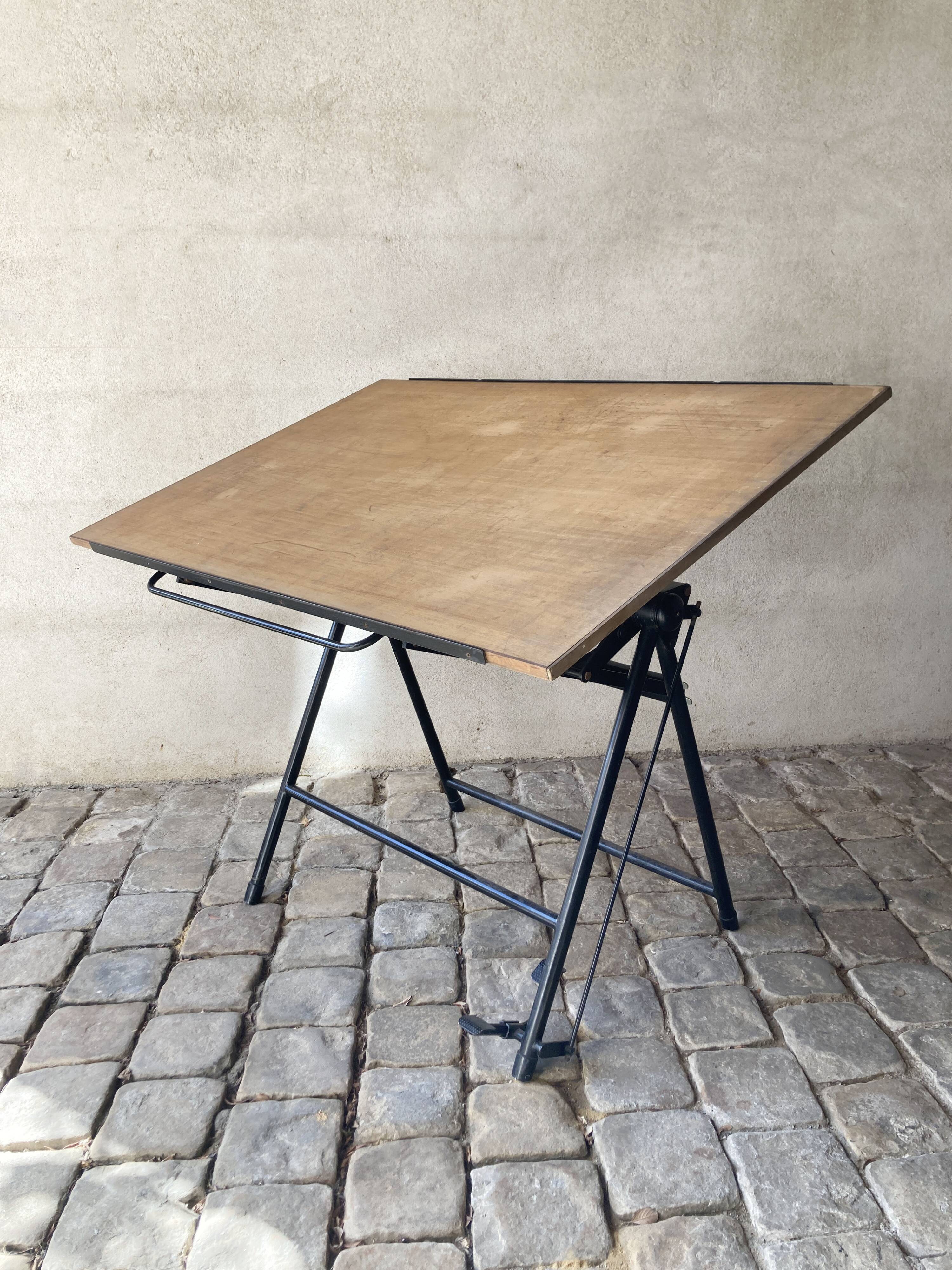 Drawing table