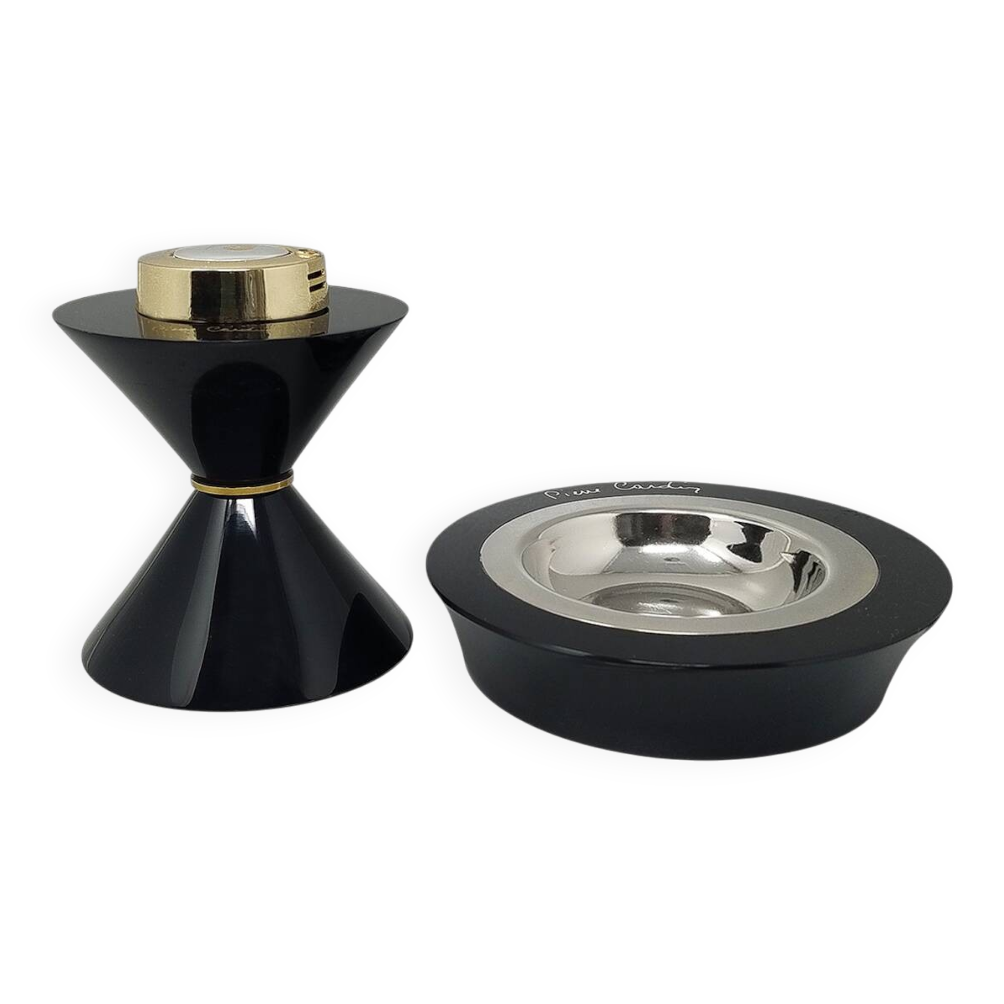 Nécessaire fumeur noir des années 1970 signé Pierre Cardin. Fabriqué en France.