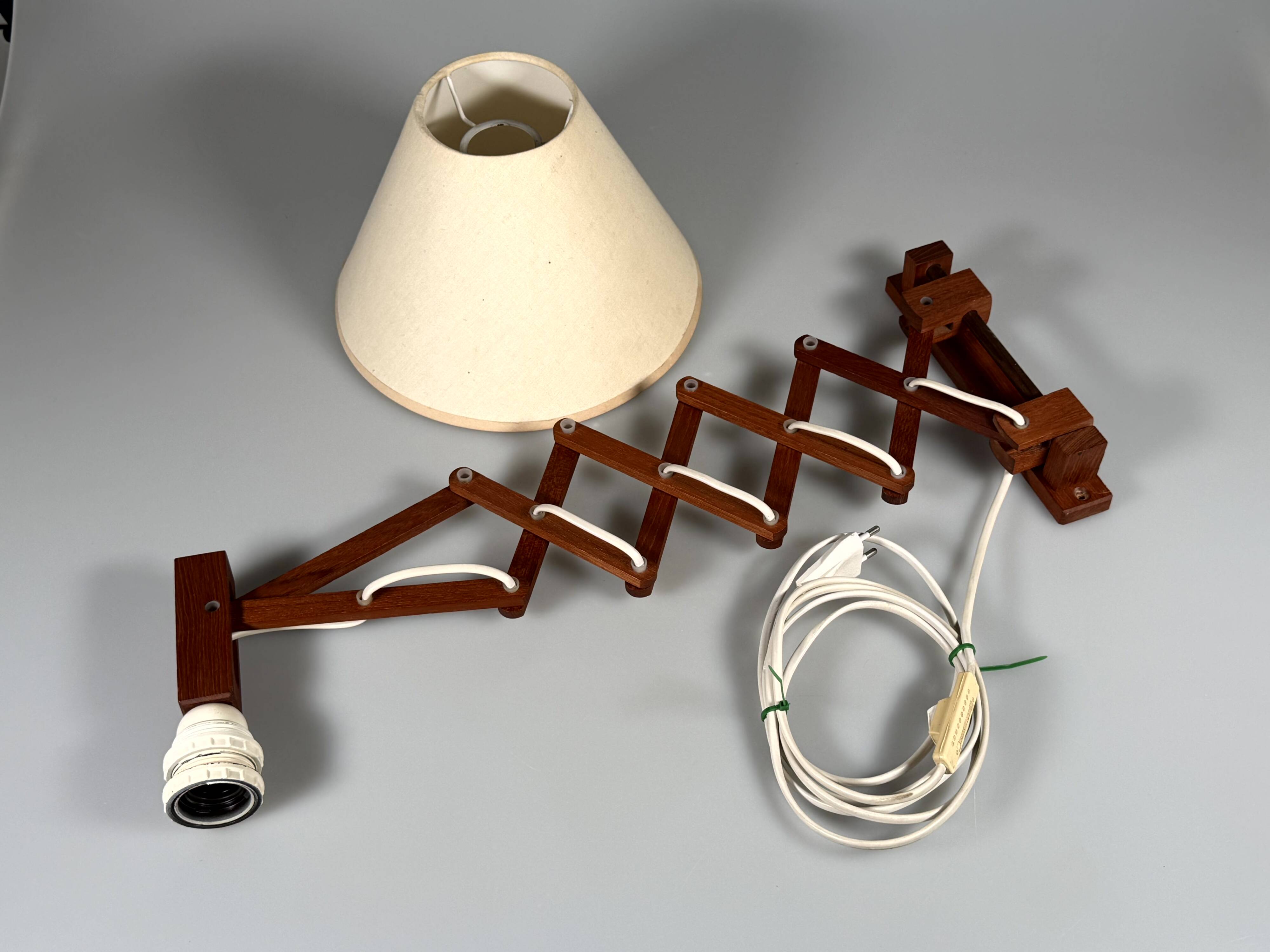 Applique murale des années 1960 1970, lampe ciseaux en teck, Danemark, design danois