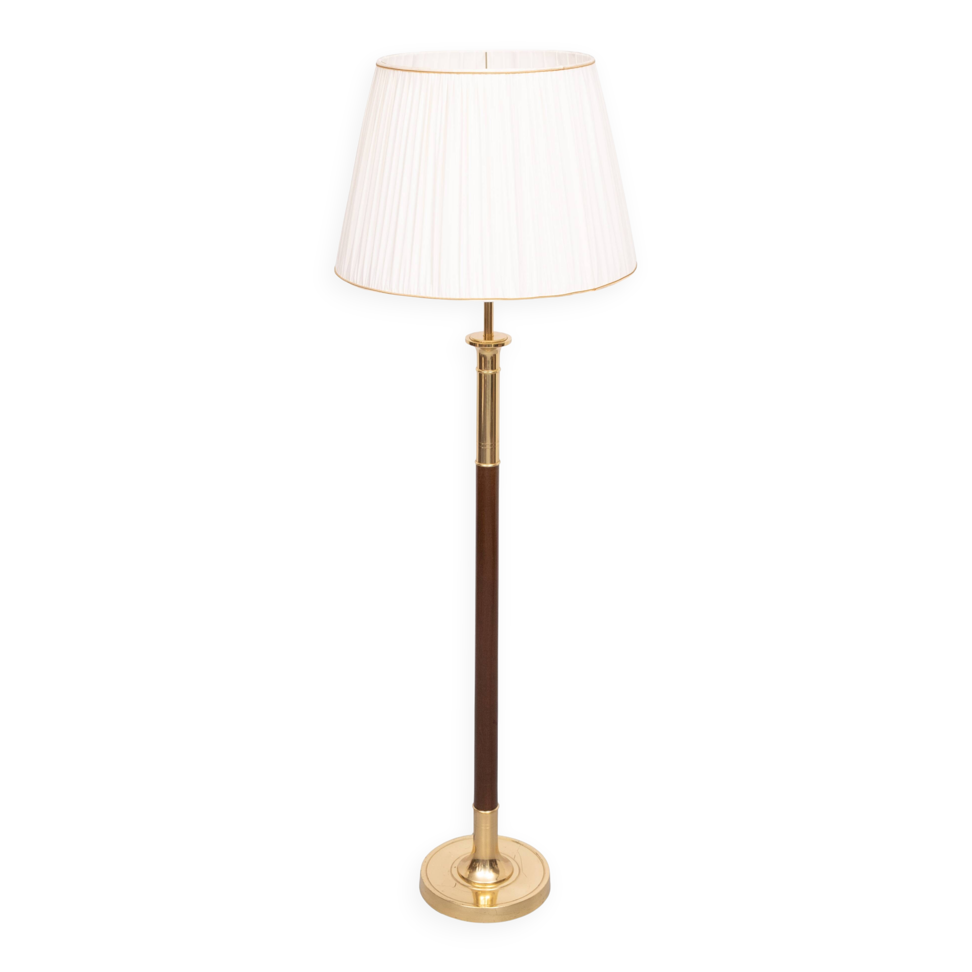 Metalarte Stunning Floor lamp Brass and Mahogany 1960s Spain