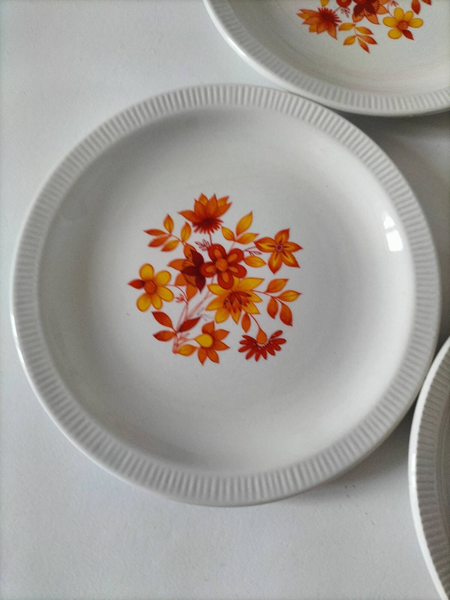 6 flower power plates from the 70s
