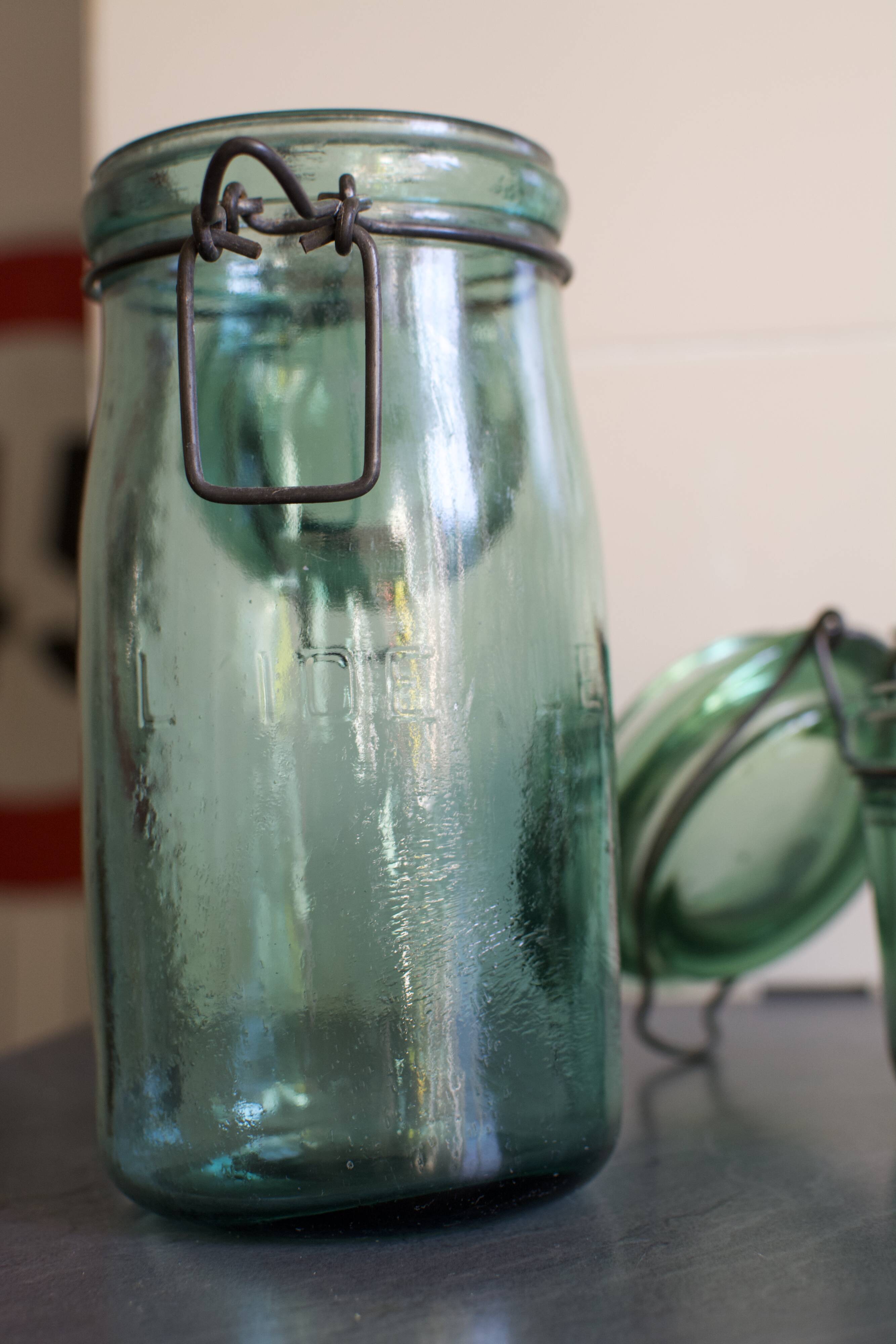 2 Jars l'idéal vintage green and blue