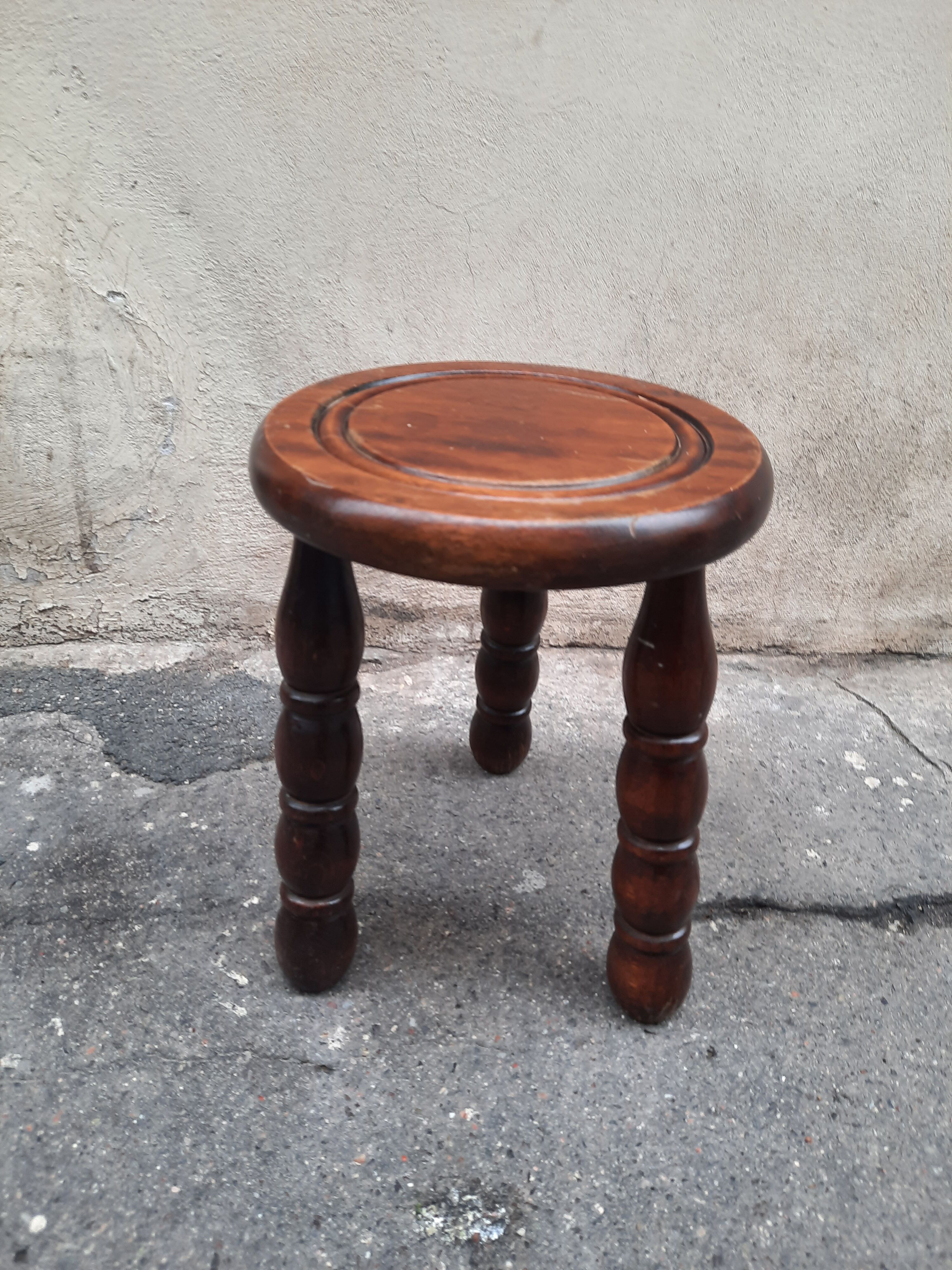 Tripod stool
