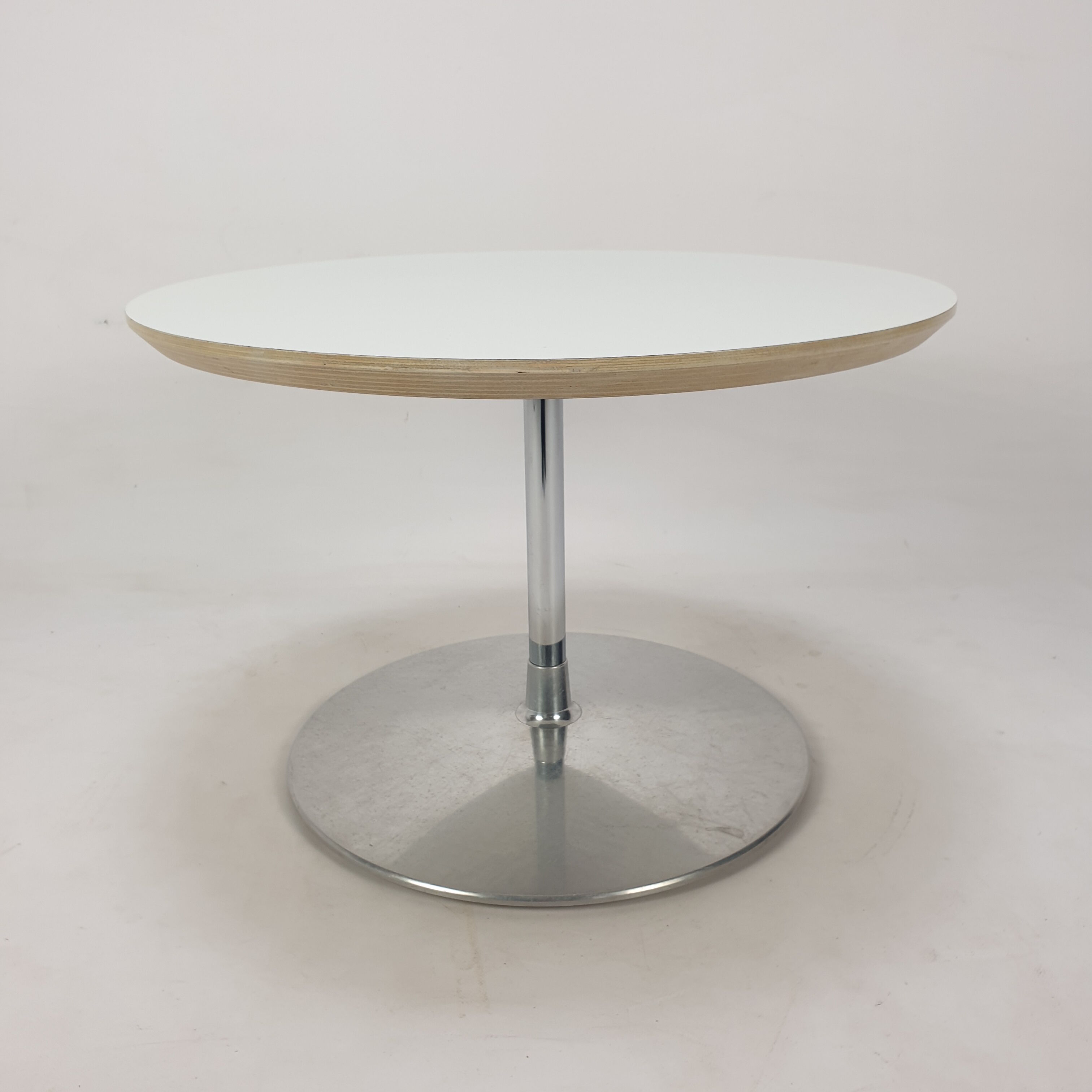 “Circle” coffee table by Pierre Paulin for Artifort