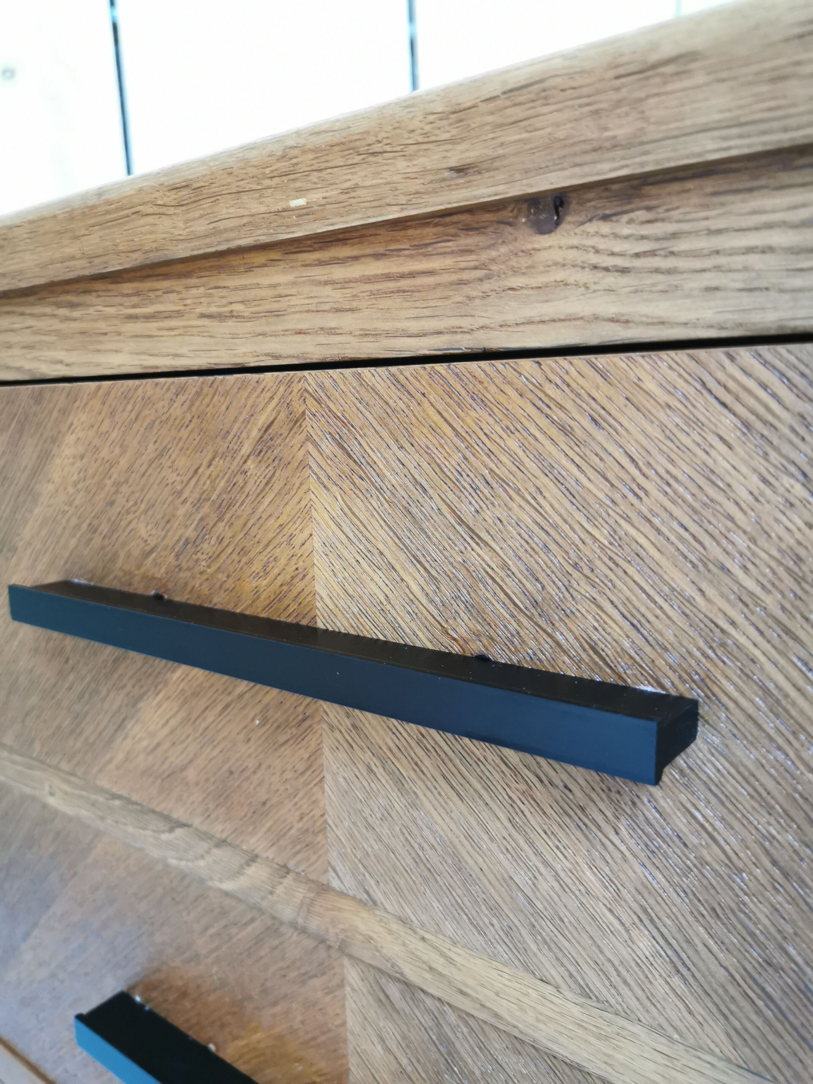 Oak chest of drawers