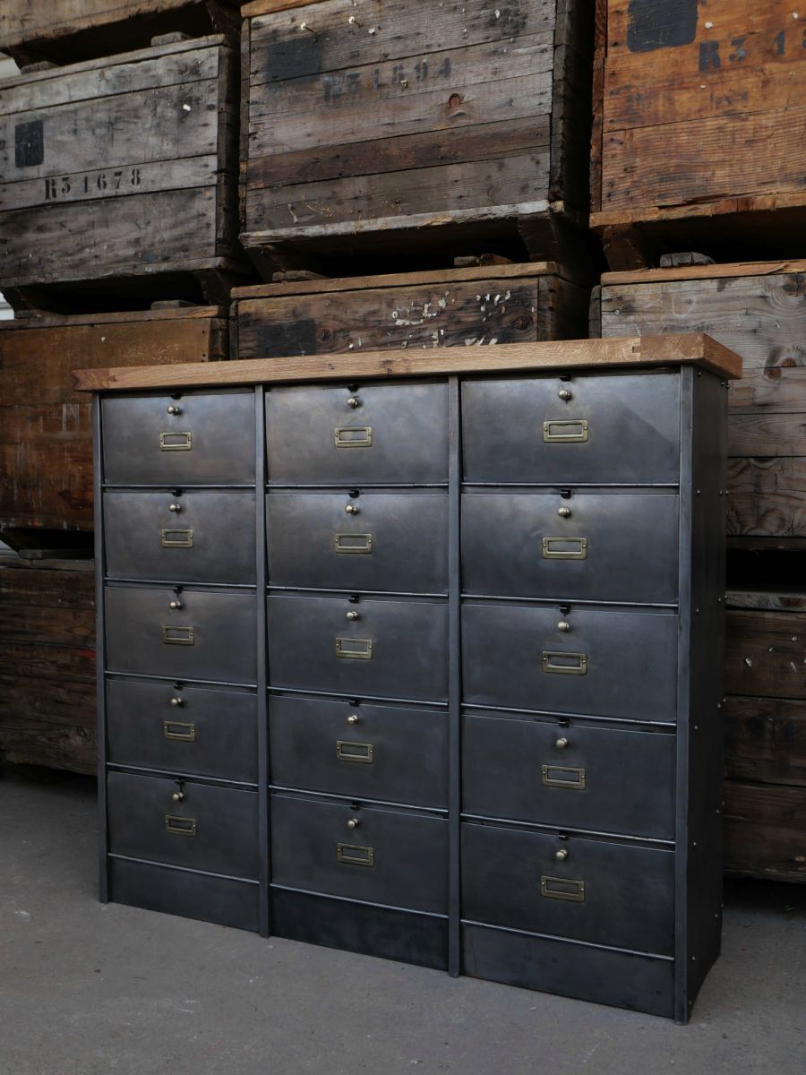 Furniture clamshell, Roneo 15 tray oak lockers