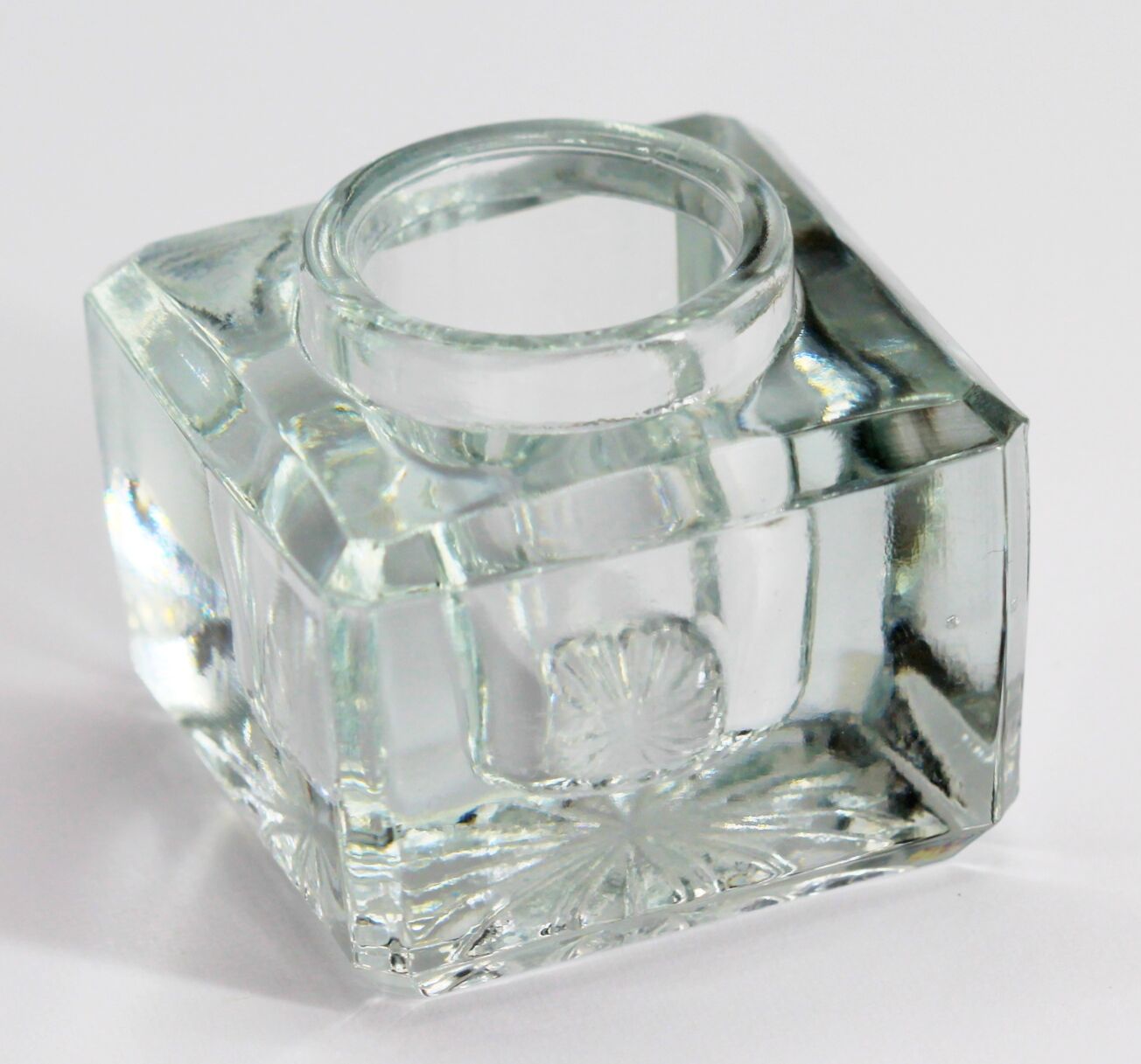 Glass inkwell