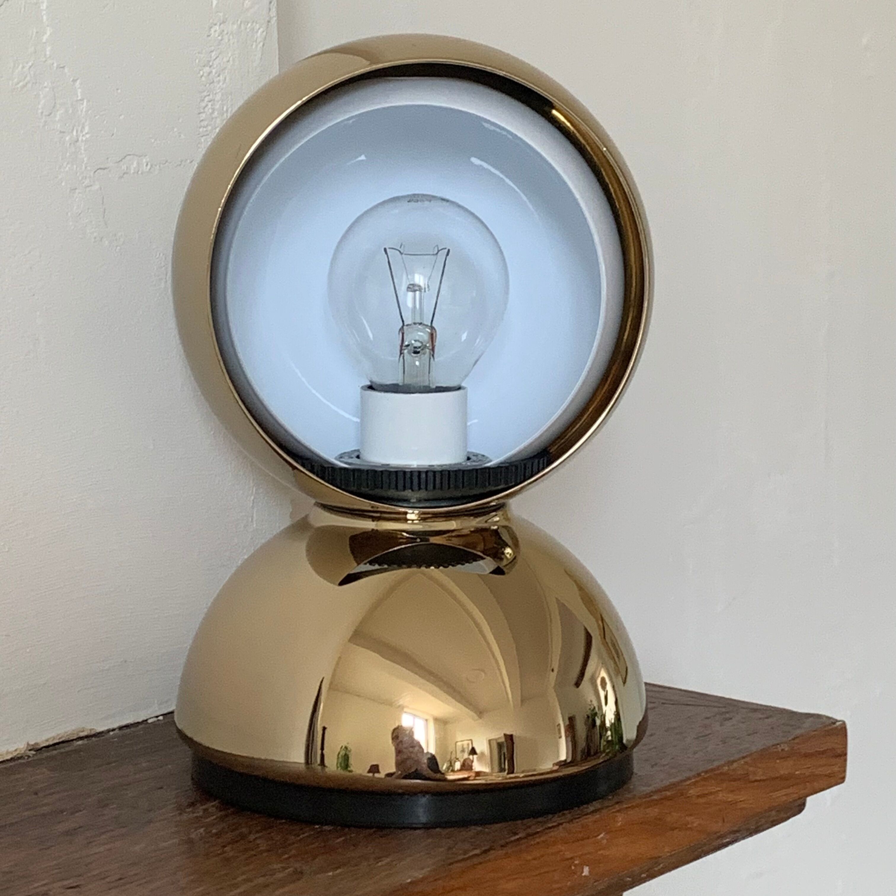 Lampe Eclisse Gold de Vico Magistretti pour Artemide