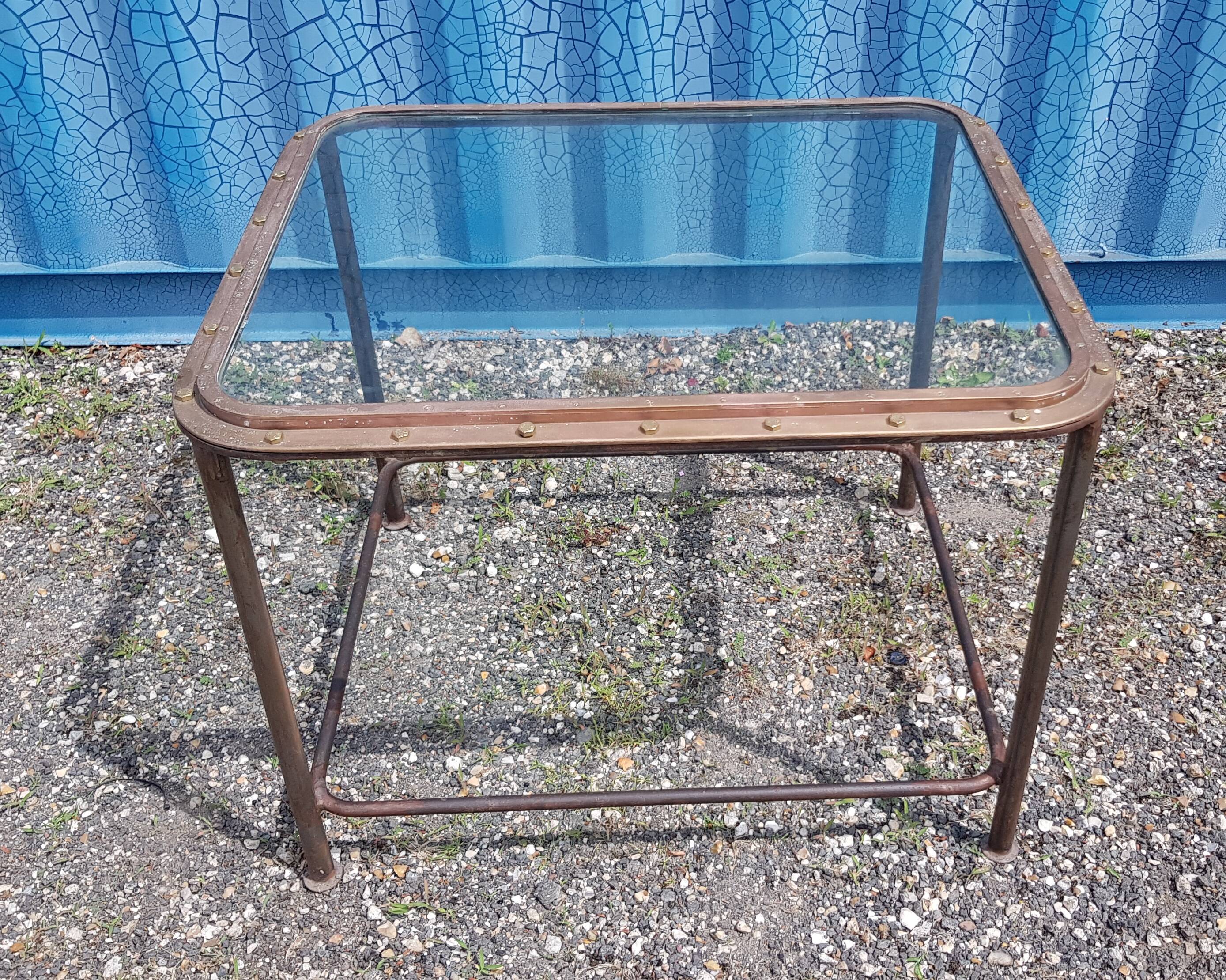 Table with an old ship porthole in brass and a metal base / 100 x 85 x 76 cm