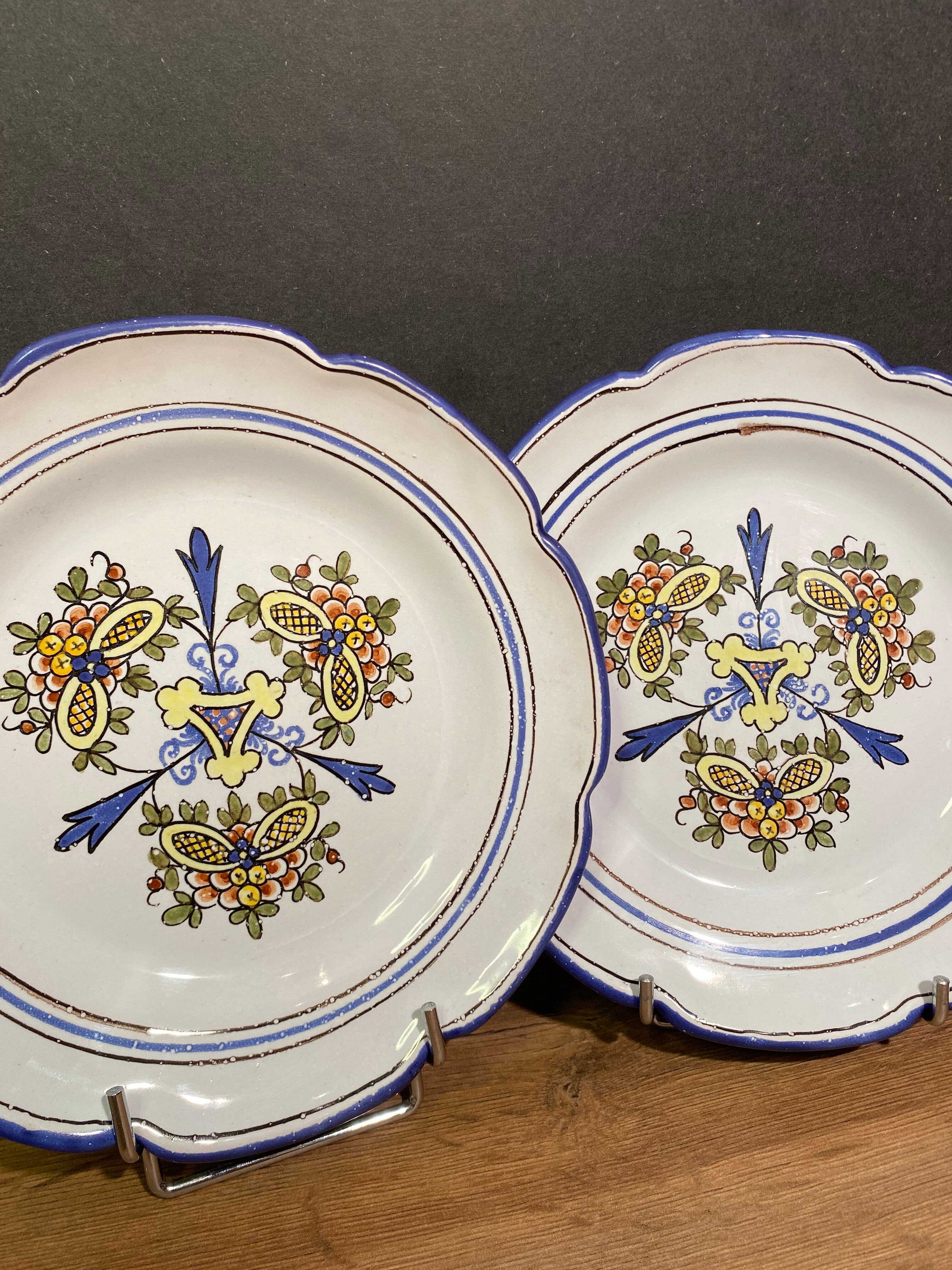 Pair of Nevers earthenware plates signed Georges