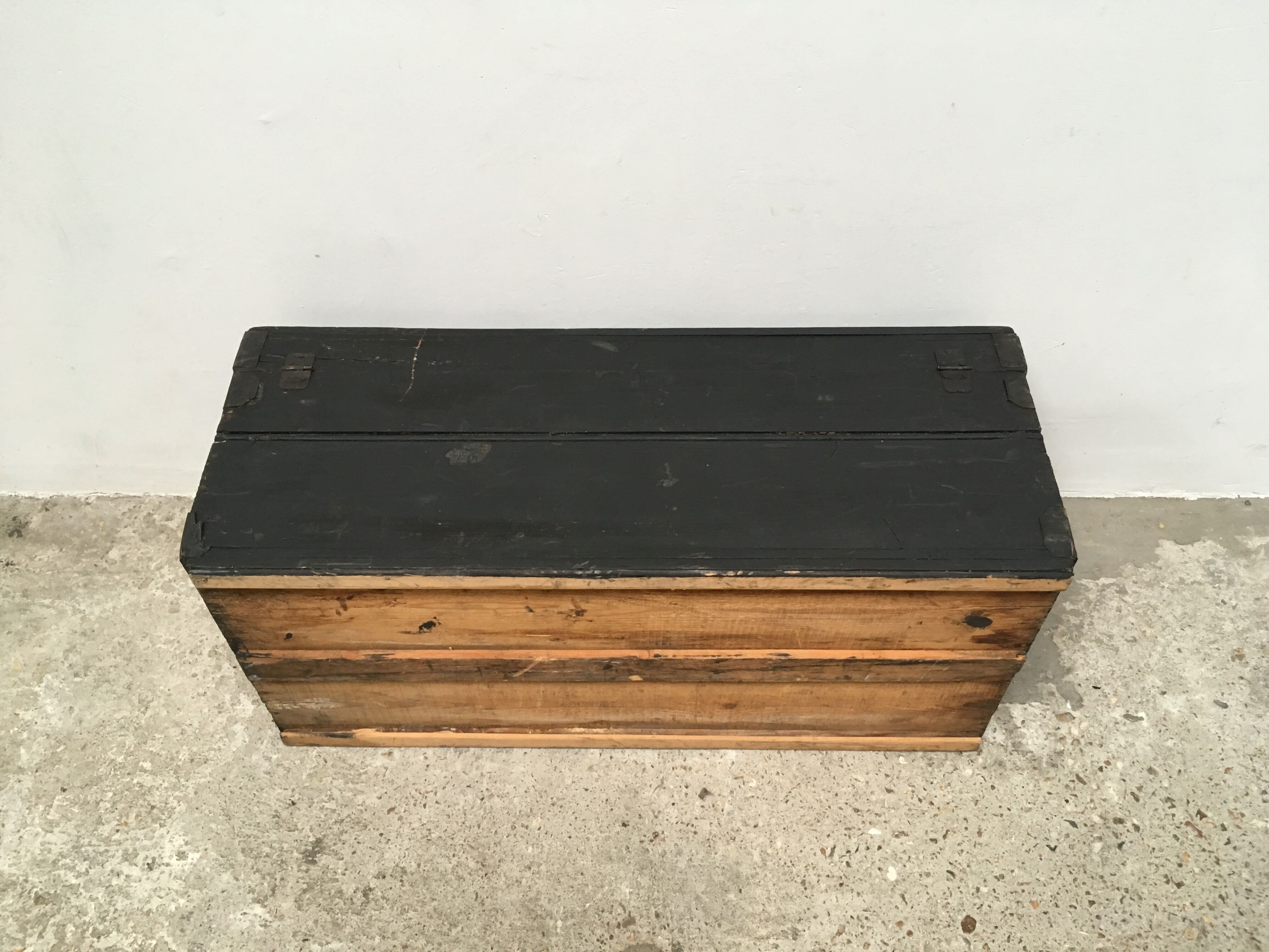 Matte black curved trunk