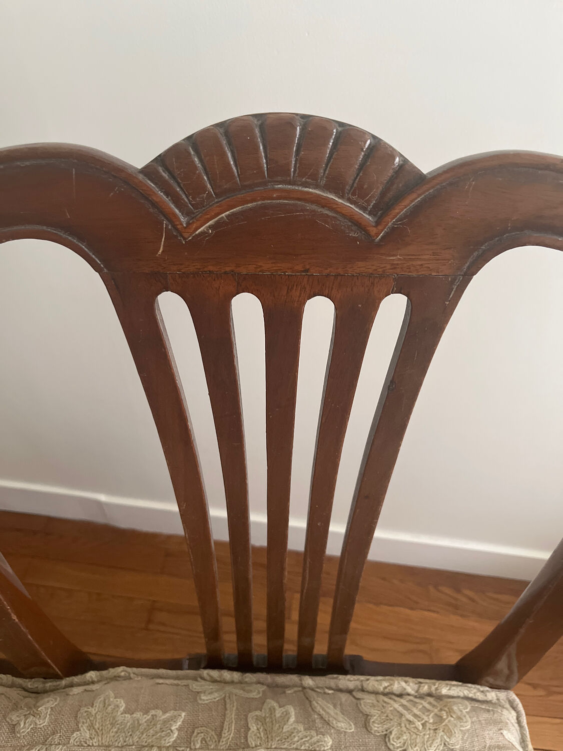 Mahogany banquette canapé in Hepplewhite style