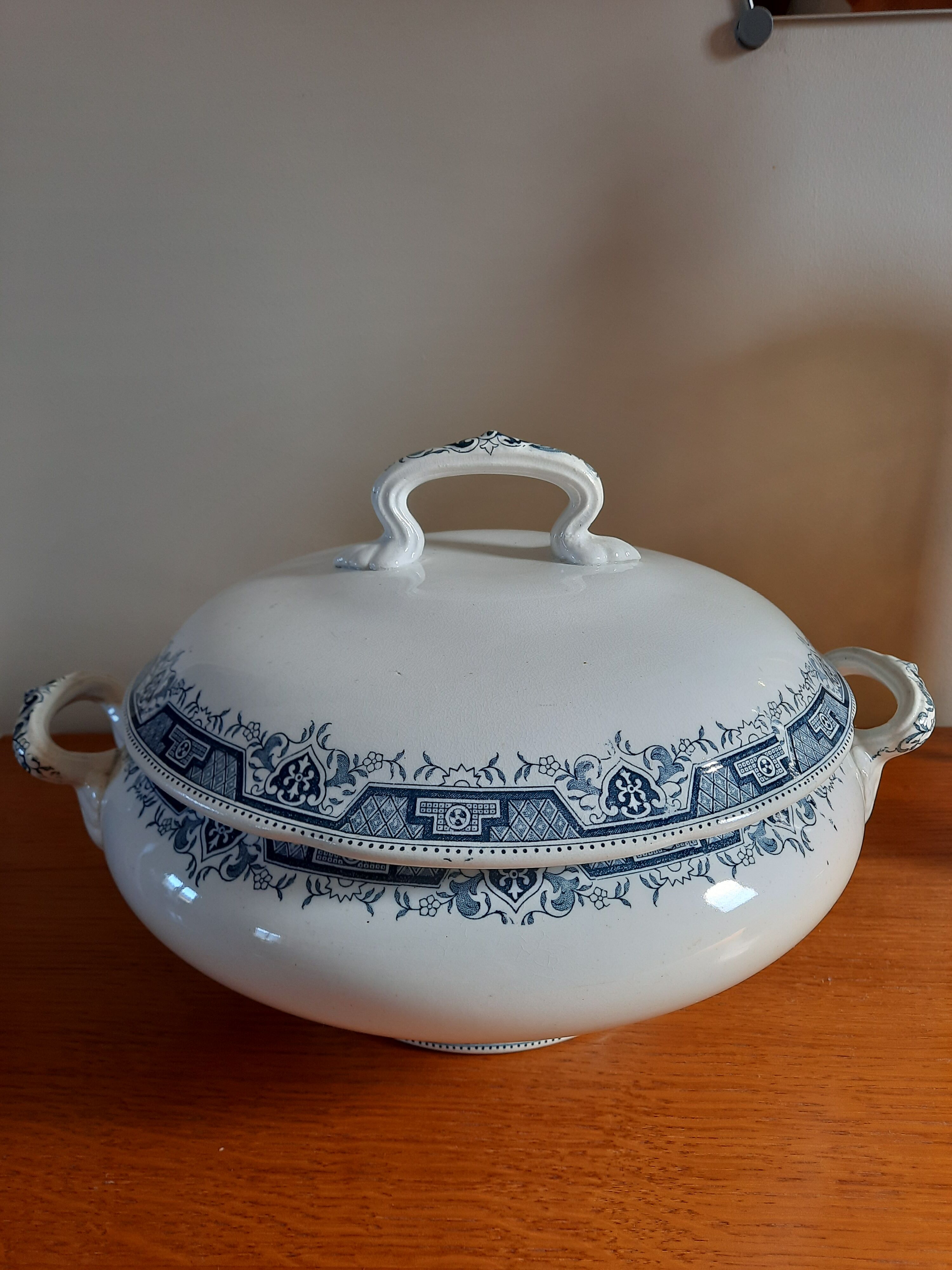 Iron earth soup tureen