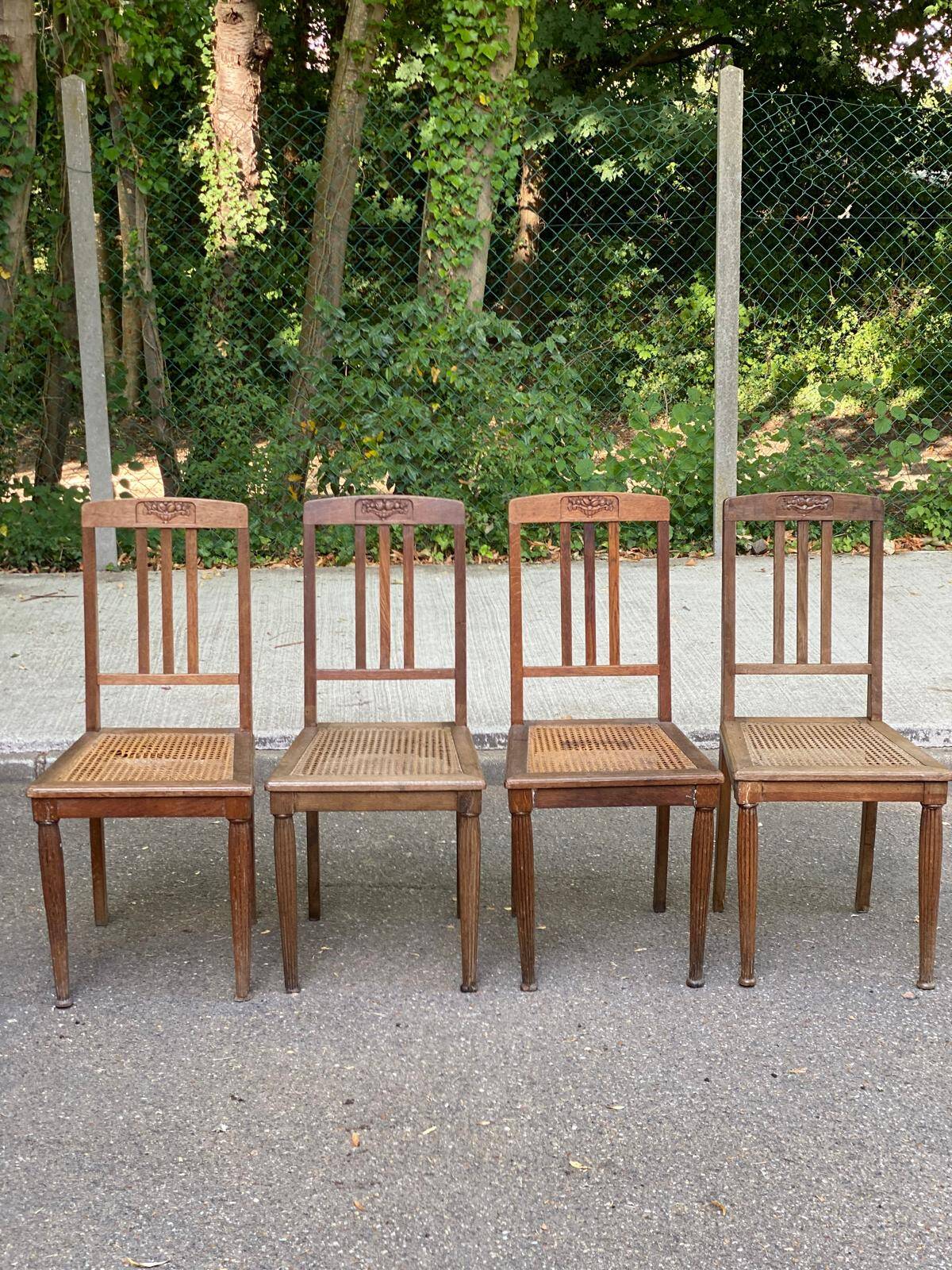 4 Art Deco chairs in solid oak with caning from the 1920s.