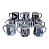 Dix mugs en grès émaillé décors bleu et ocre design années 80