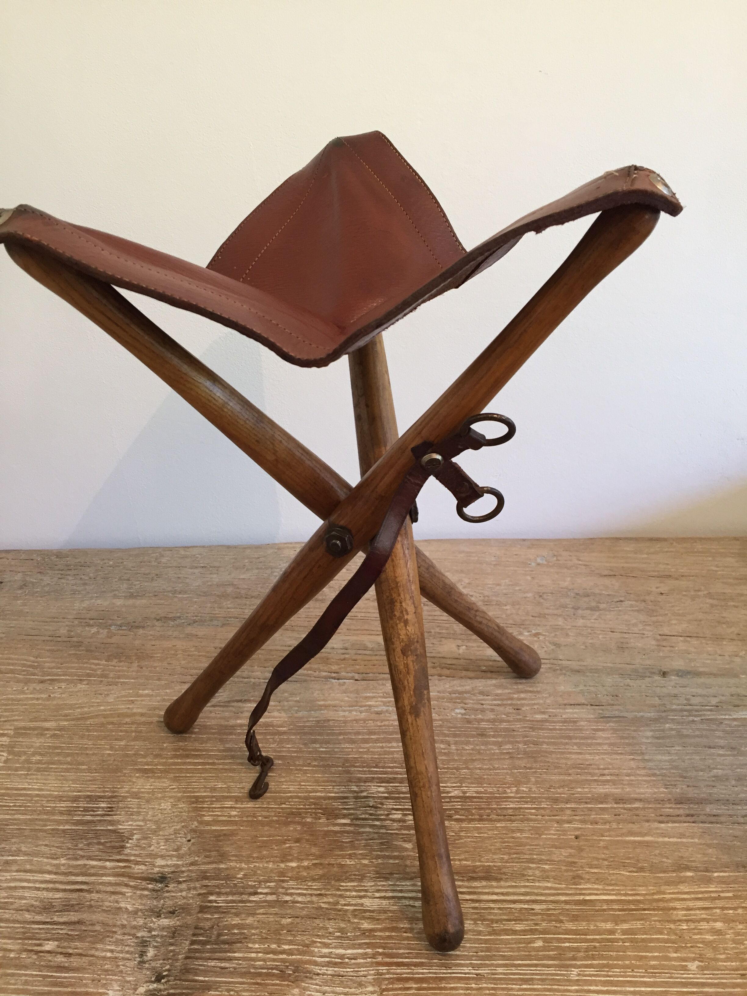 Folding leather fishing stool