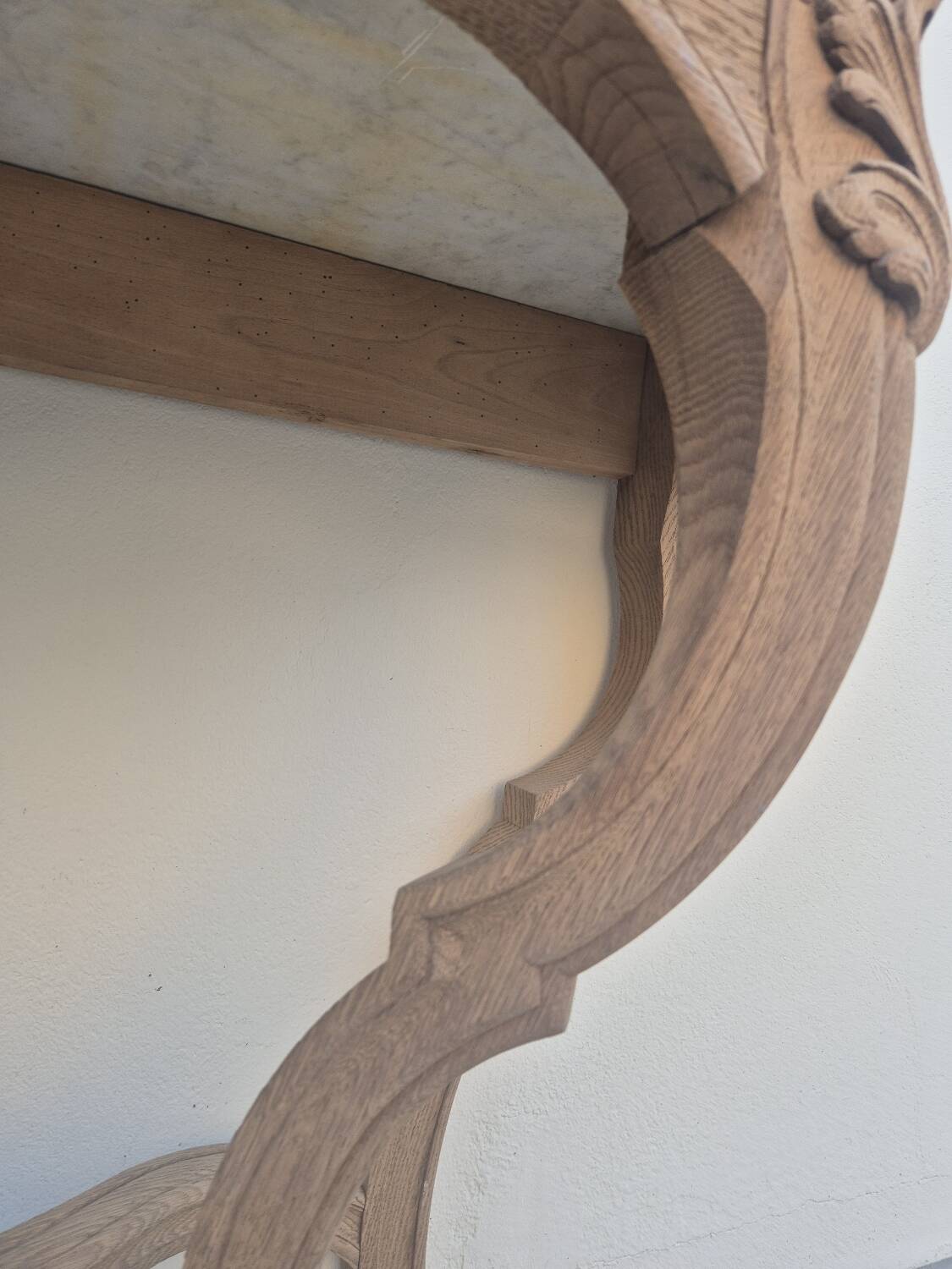 Louis XV curved console in solid oak, 18th century, decorated