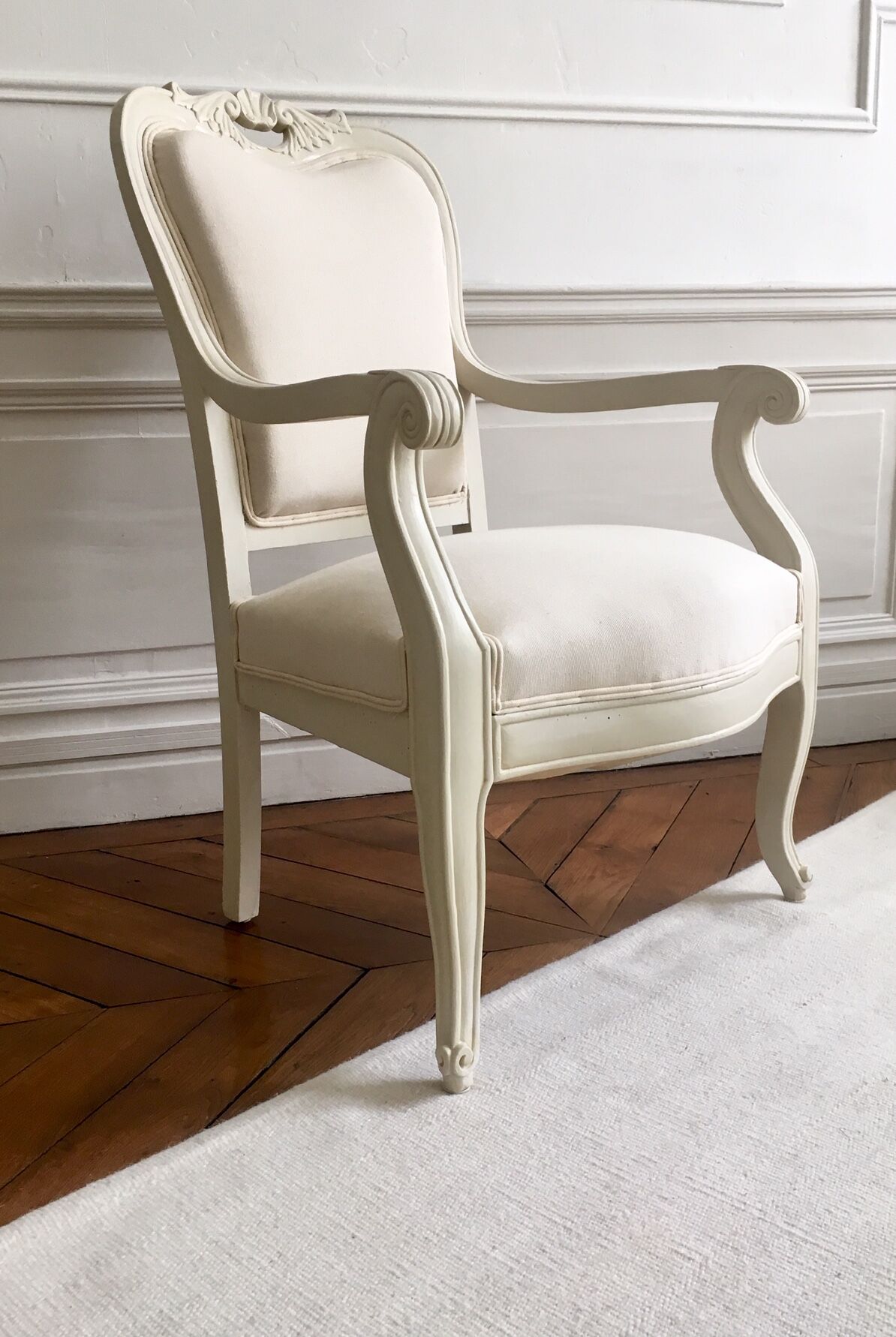 Old cabriolet chair "restored"