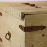 Coffee table chest