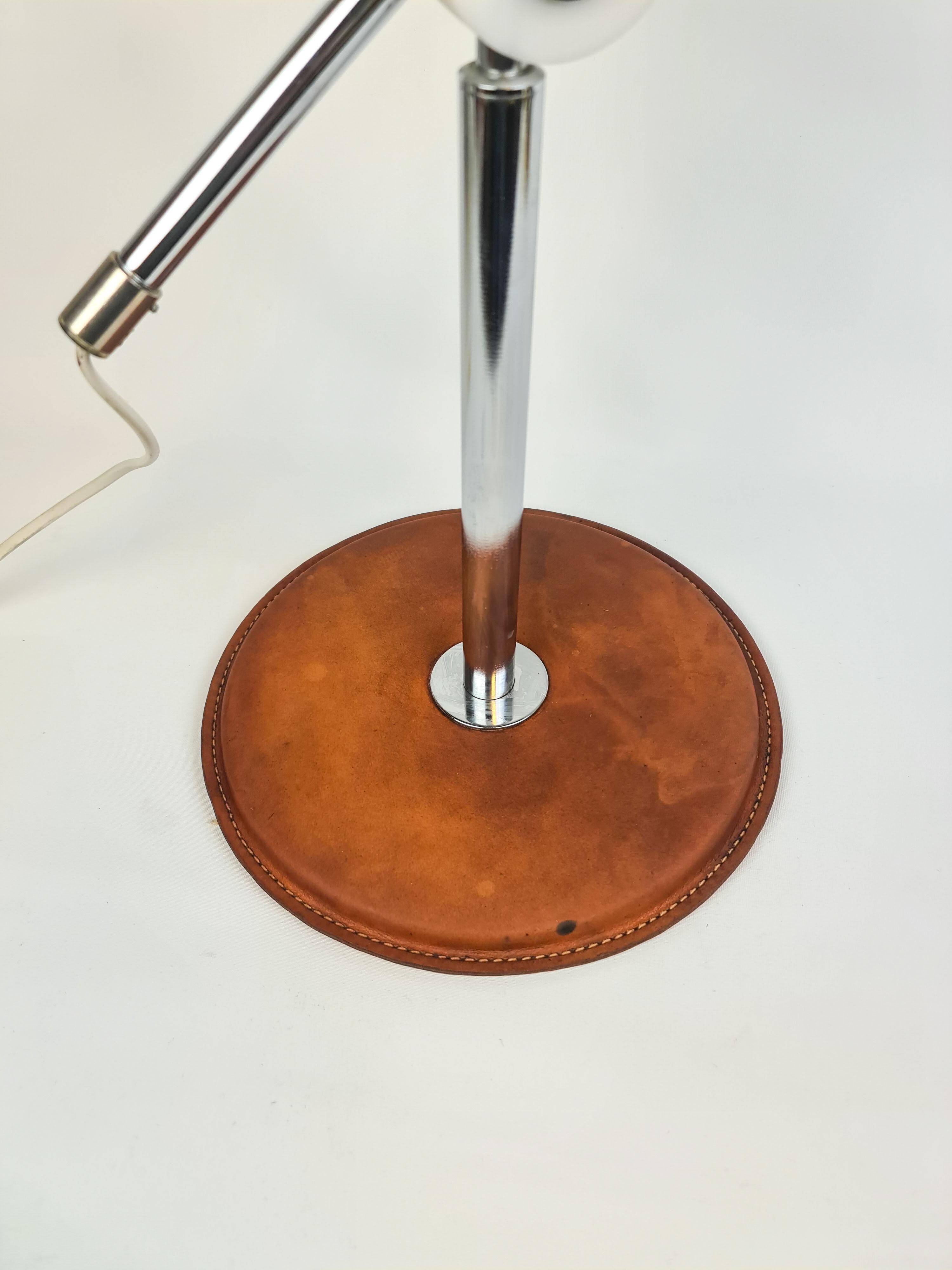 Atelje Lyktan desk lamp in chrome and vintage brown leather, mid-century, Sweden.