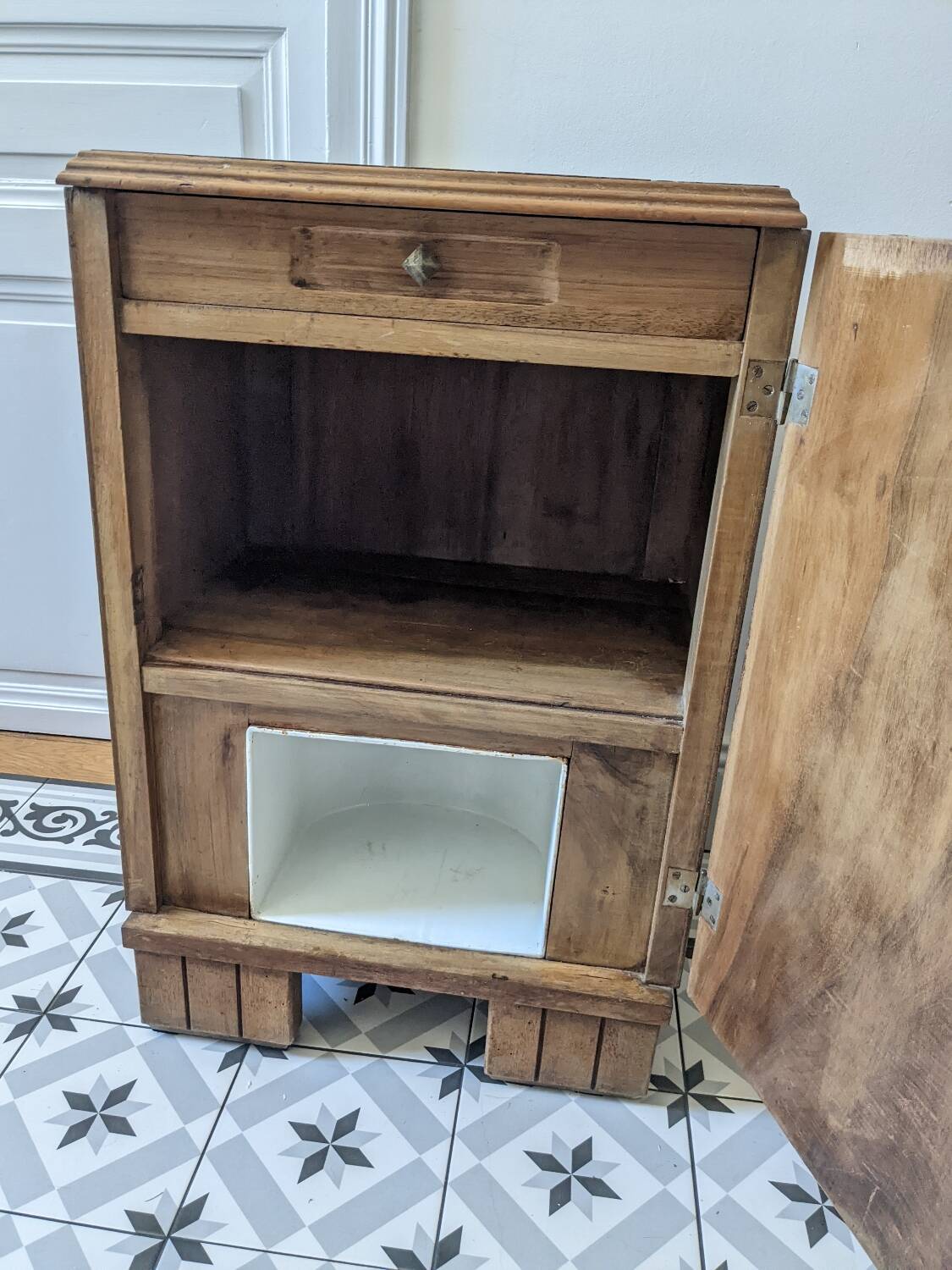 Small occasional piece of furniture