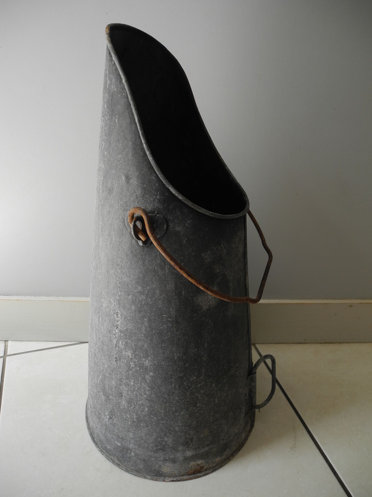 Old bucket coal zinc old zinc coal bucket zinkkohleeimer rustic decoration