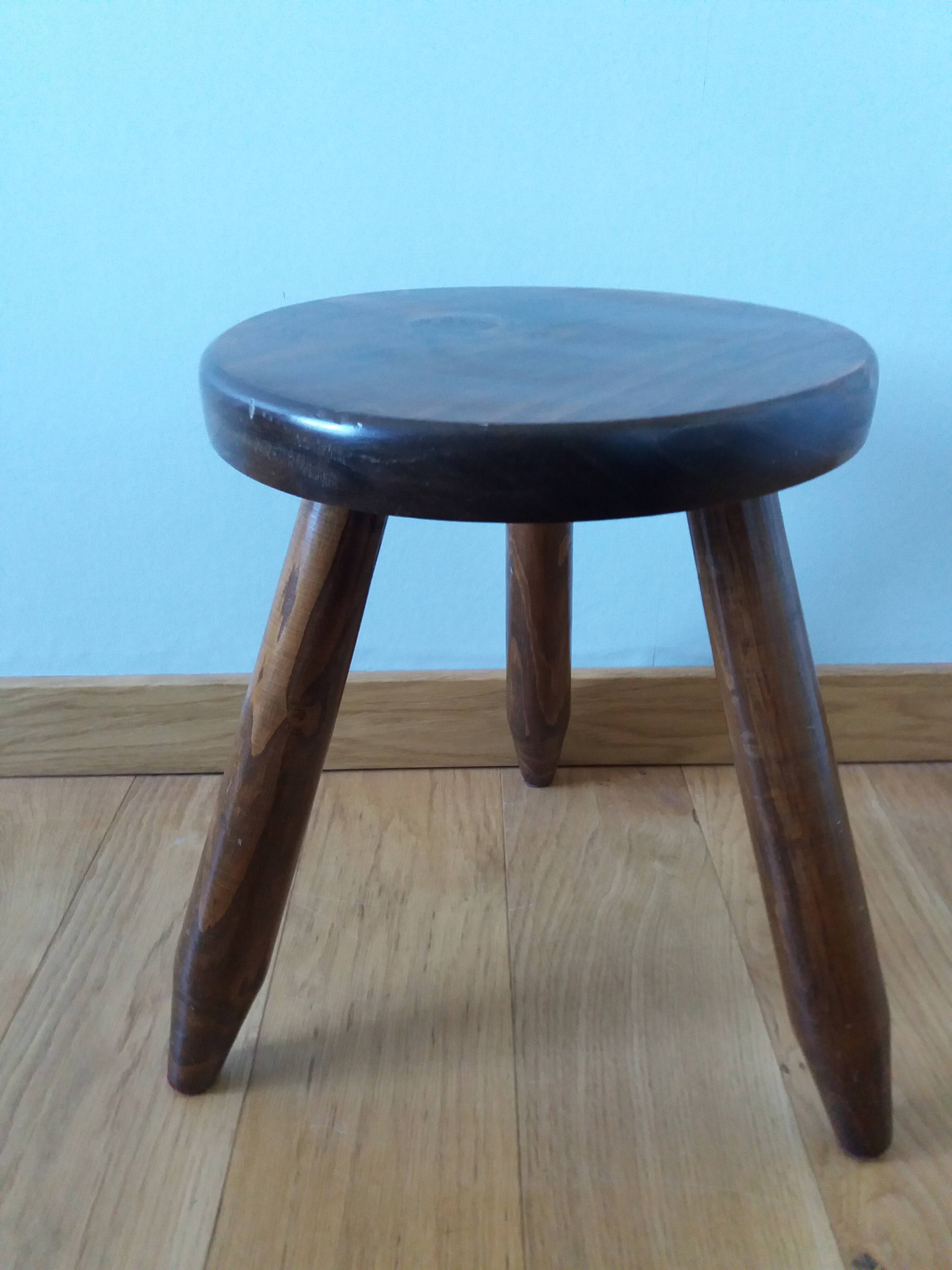 Tabouret tripode pieds crayon