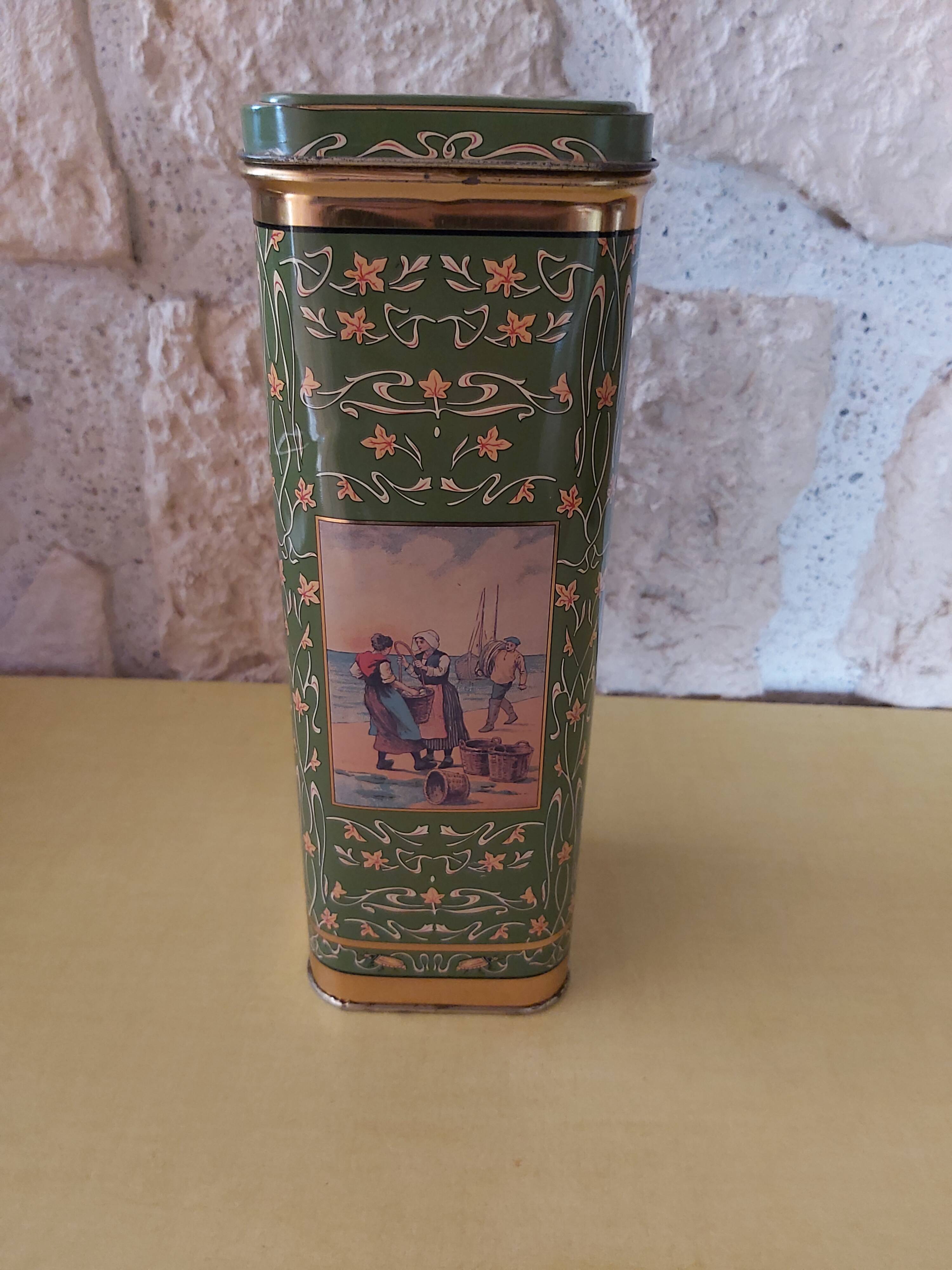 Antique metal box Chicory Leroux