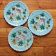 3 assiettes en barbotine bleues décor oiseaux Sarreguemines